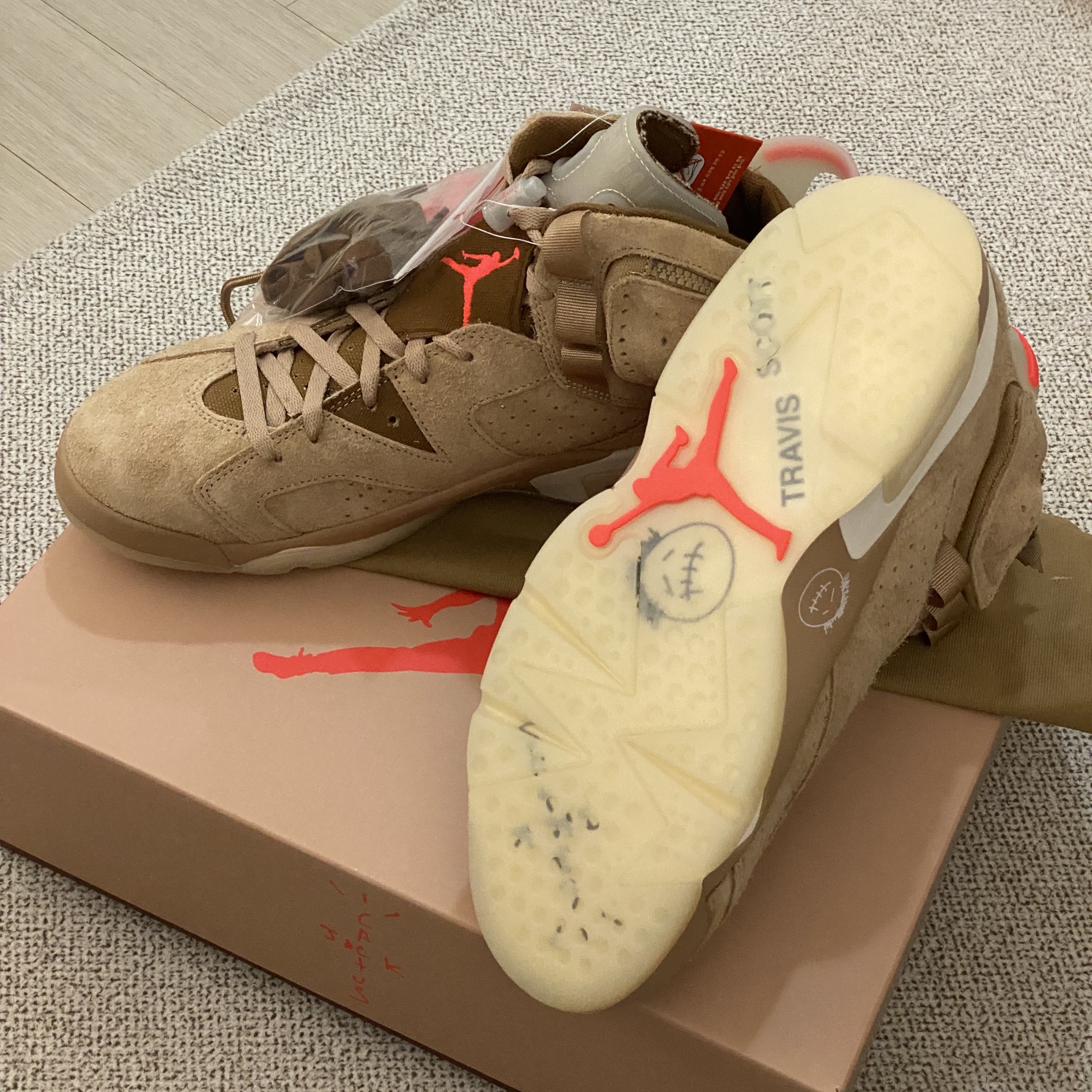 Jordan 6 x Travis Scott Retro SP British Khaki 착용 스타일