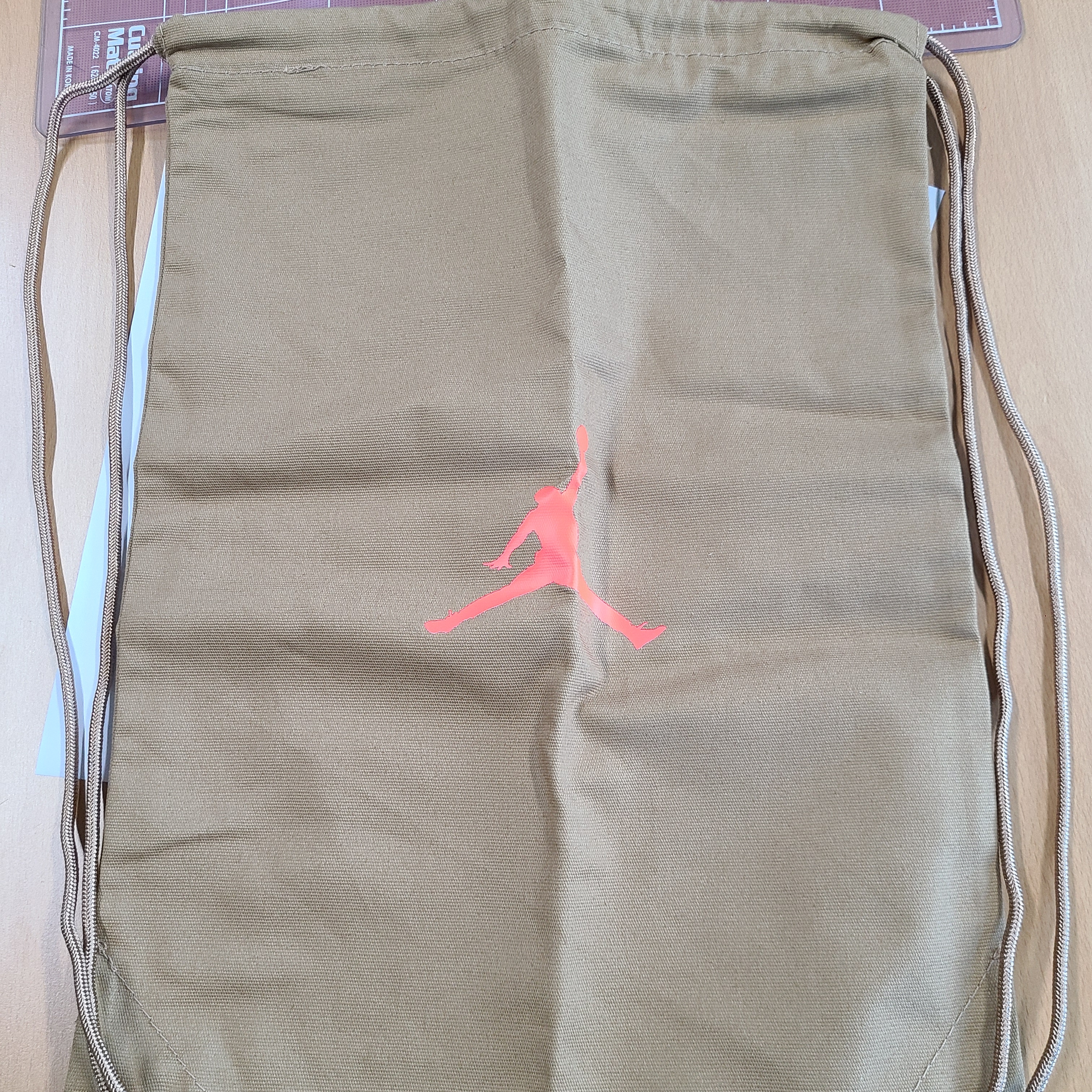 Jordan 6 x Travis Scott Retro SP British Khaki 착용 스타일 - 4