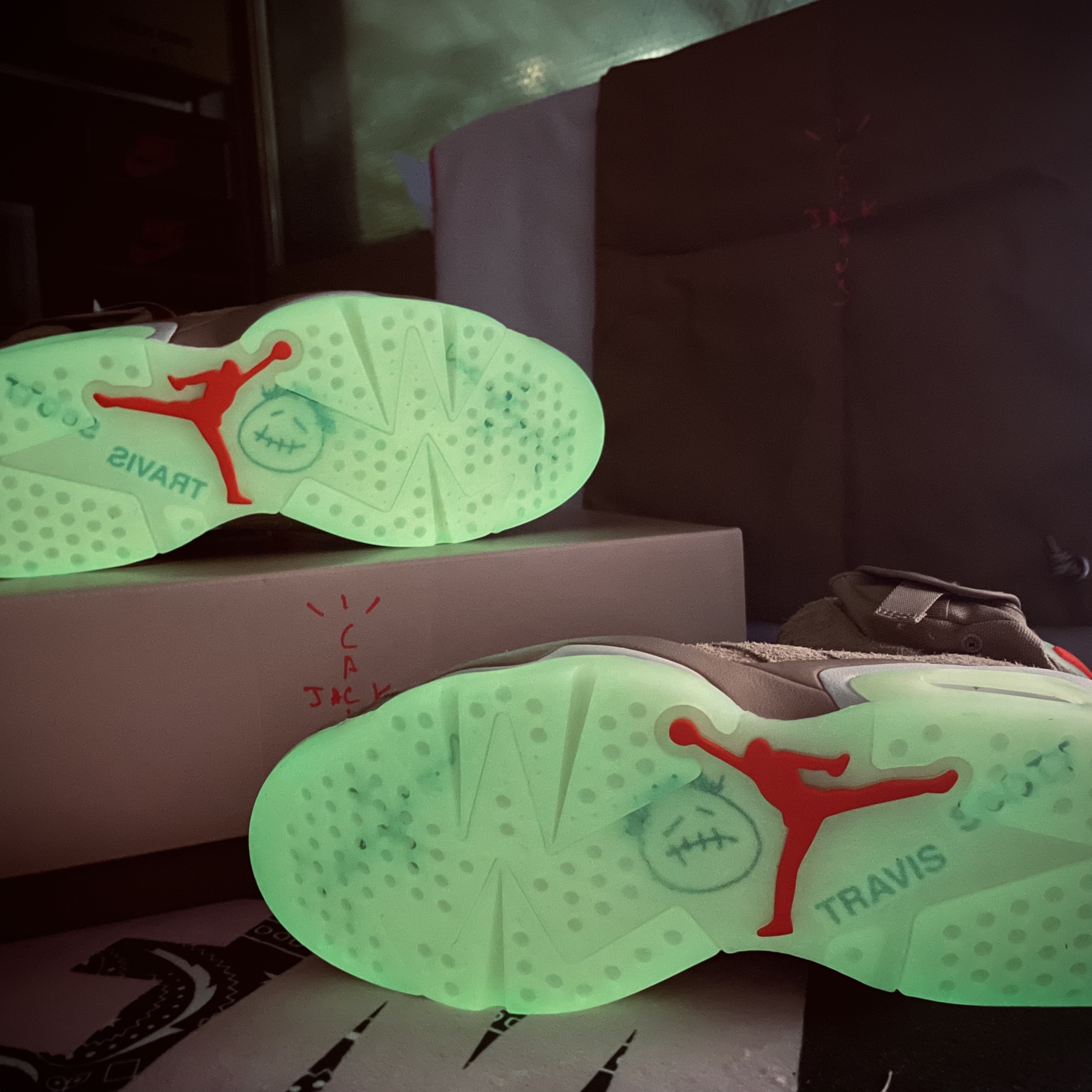 Jordan 6 x Travis Scott Retro SP British Khaki 착용 스타일 - 4
