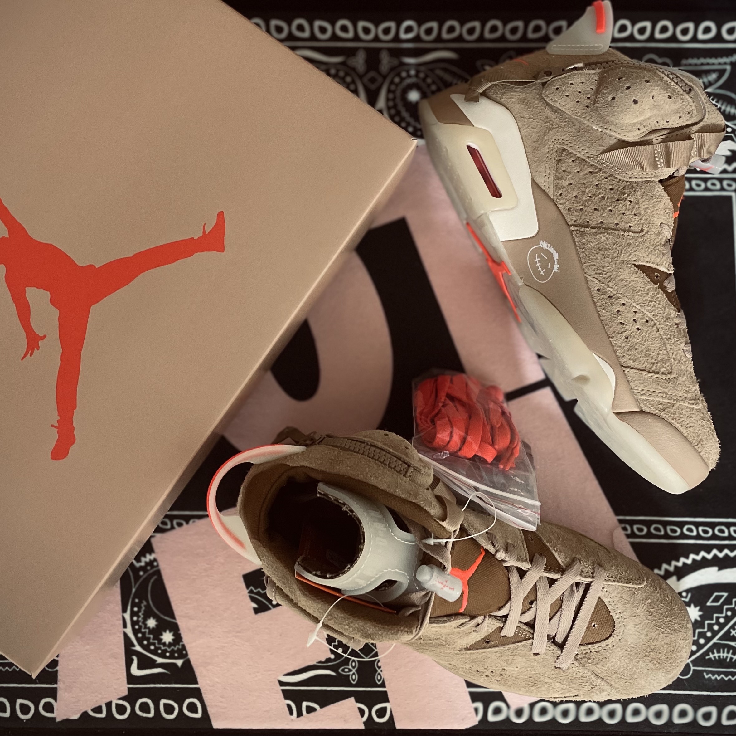 Jordan 6 x Travis Scott Retro SP British Khaki 착용 스타일 - 1
