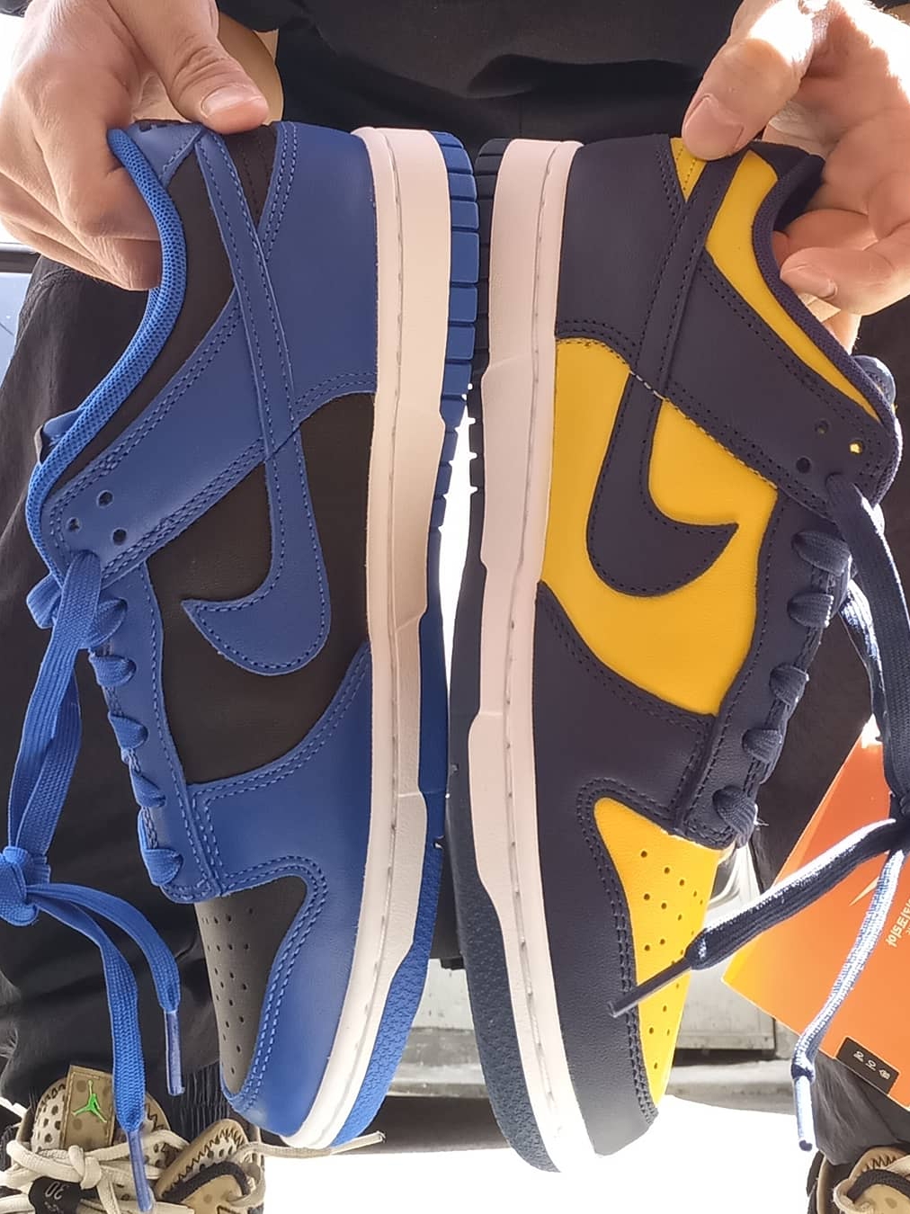 Nike Dunk Low Retro Varsity Maize, Nike Dunk Low Retro Hyper Cobalt 착용 스타일 - 1