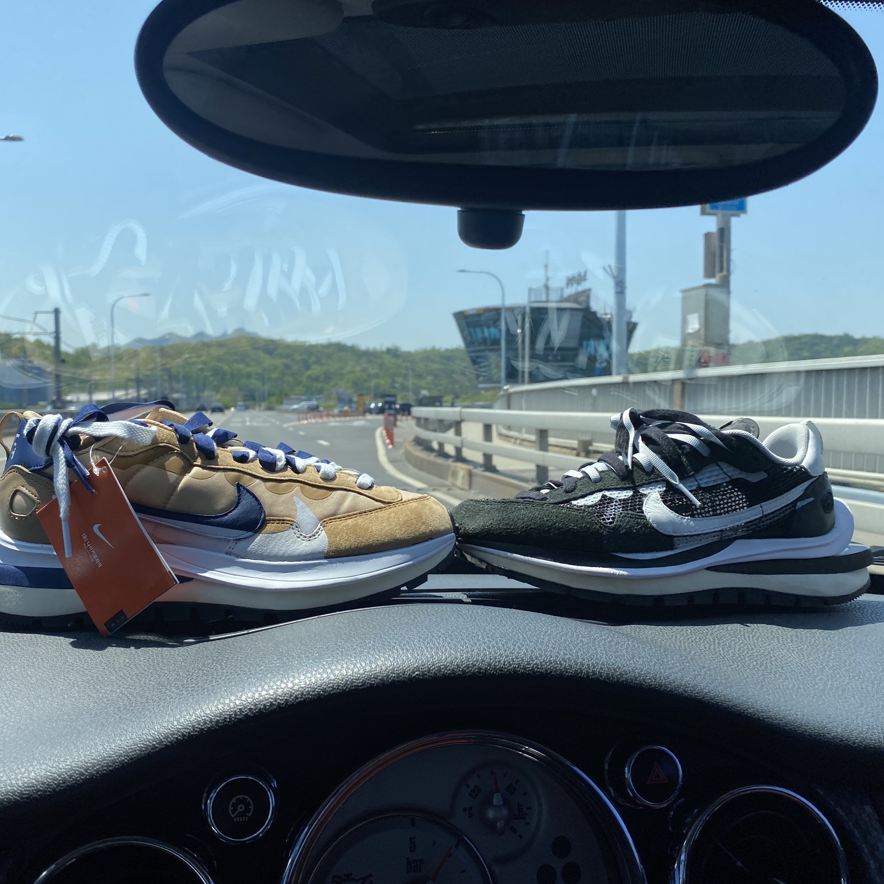 Nike x Sacai VaporWaffle Sesame and Blue Void 착용 스타일 - 5