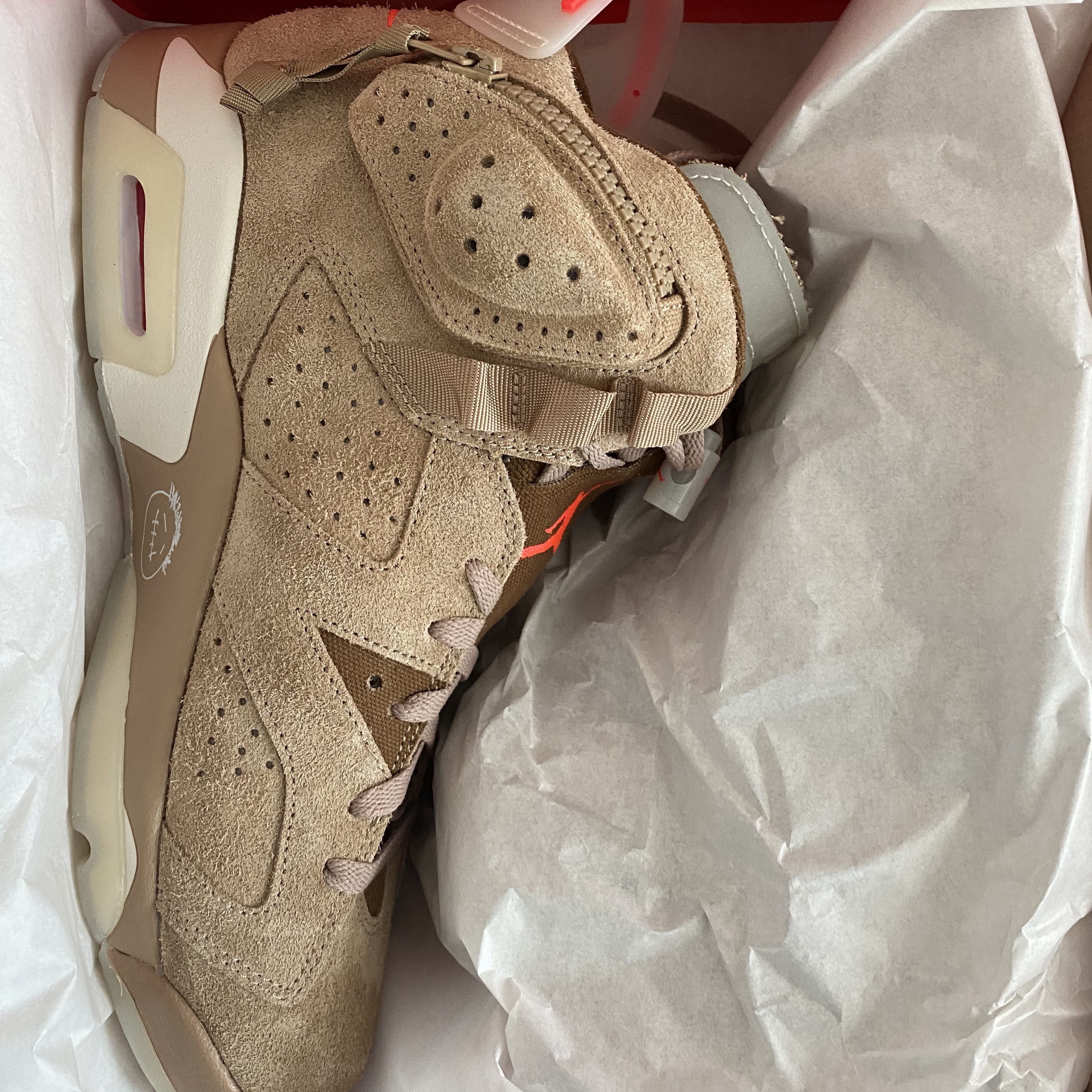 Jordan 6 x Travis Scott Retro SP British Khaki 착용 스타일