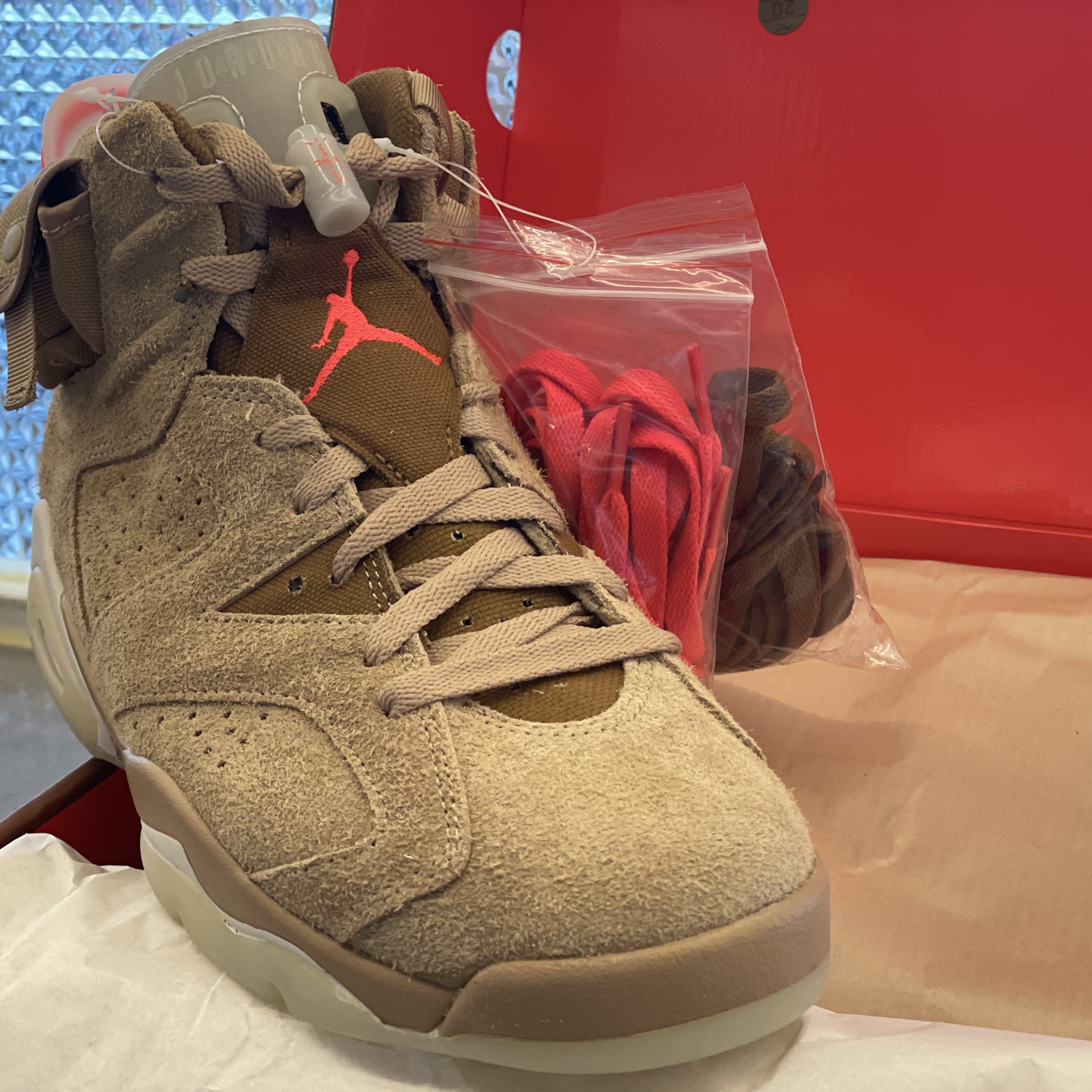 Jordan 6 x Travis Scott Retro SP British Khaki 착용 스타일 - 1