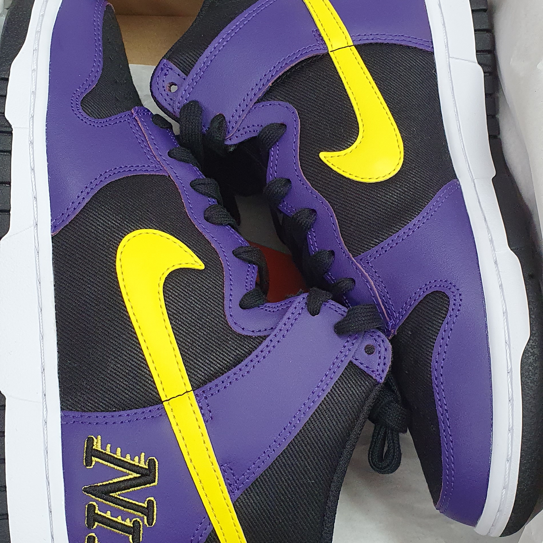 Nike Dunk High PRM EMB Court Purple 착용 스타일 - 1
