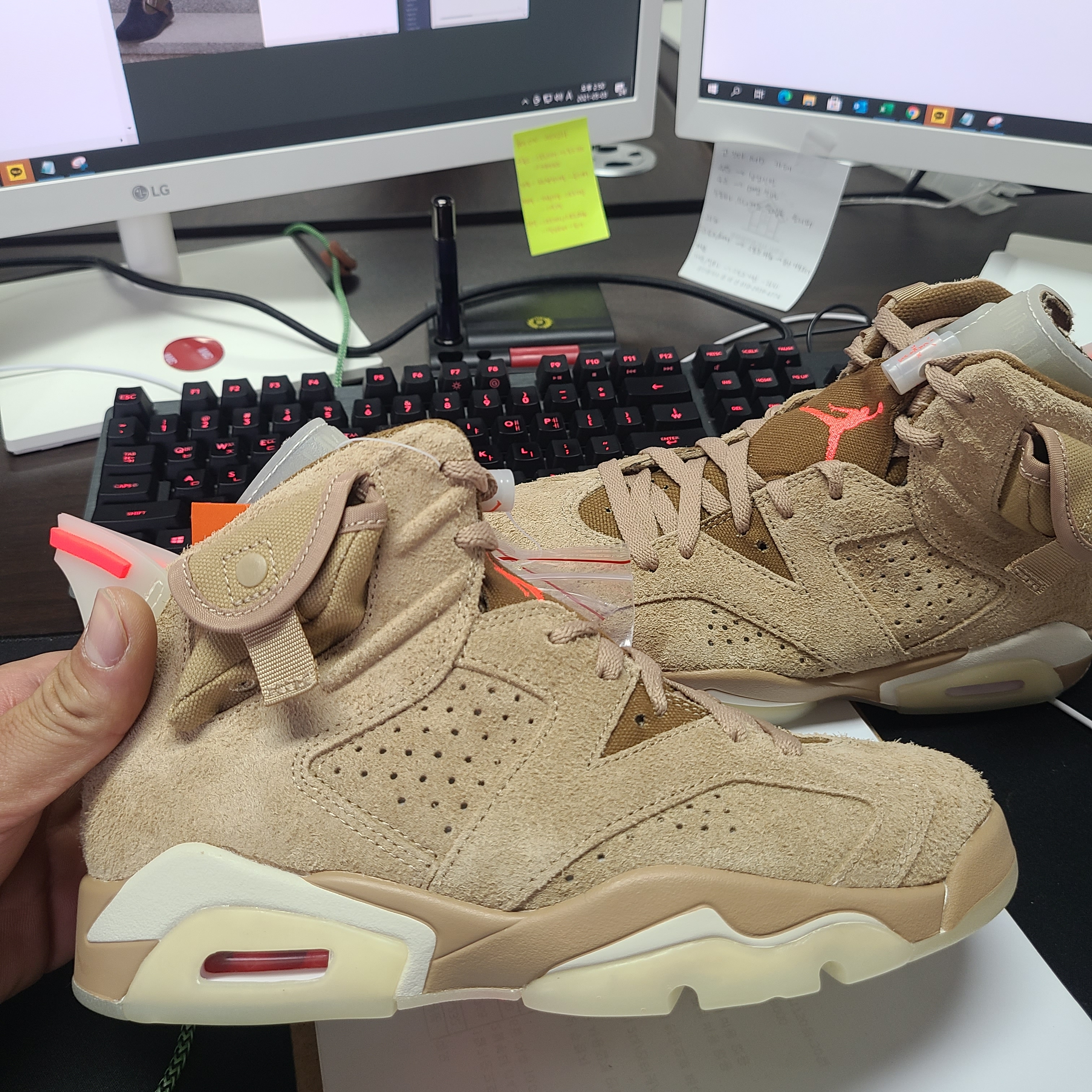 Jordan 6 x Travis Scott Retro SP British Khaki 착용 스타일