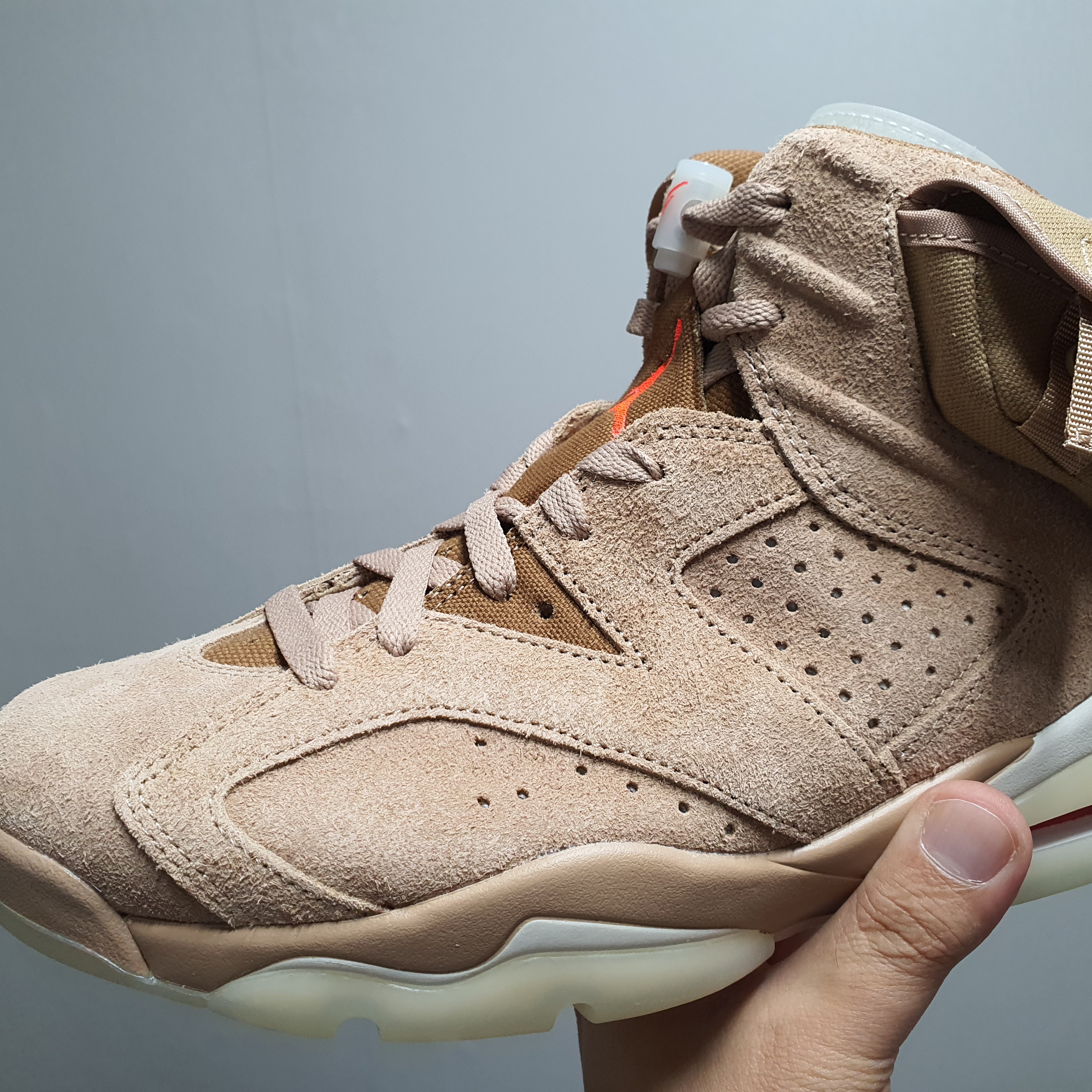 Jordan 6 x Travis Scott Retro SP British Khaki 착용 스타일 - 2