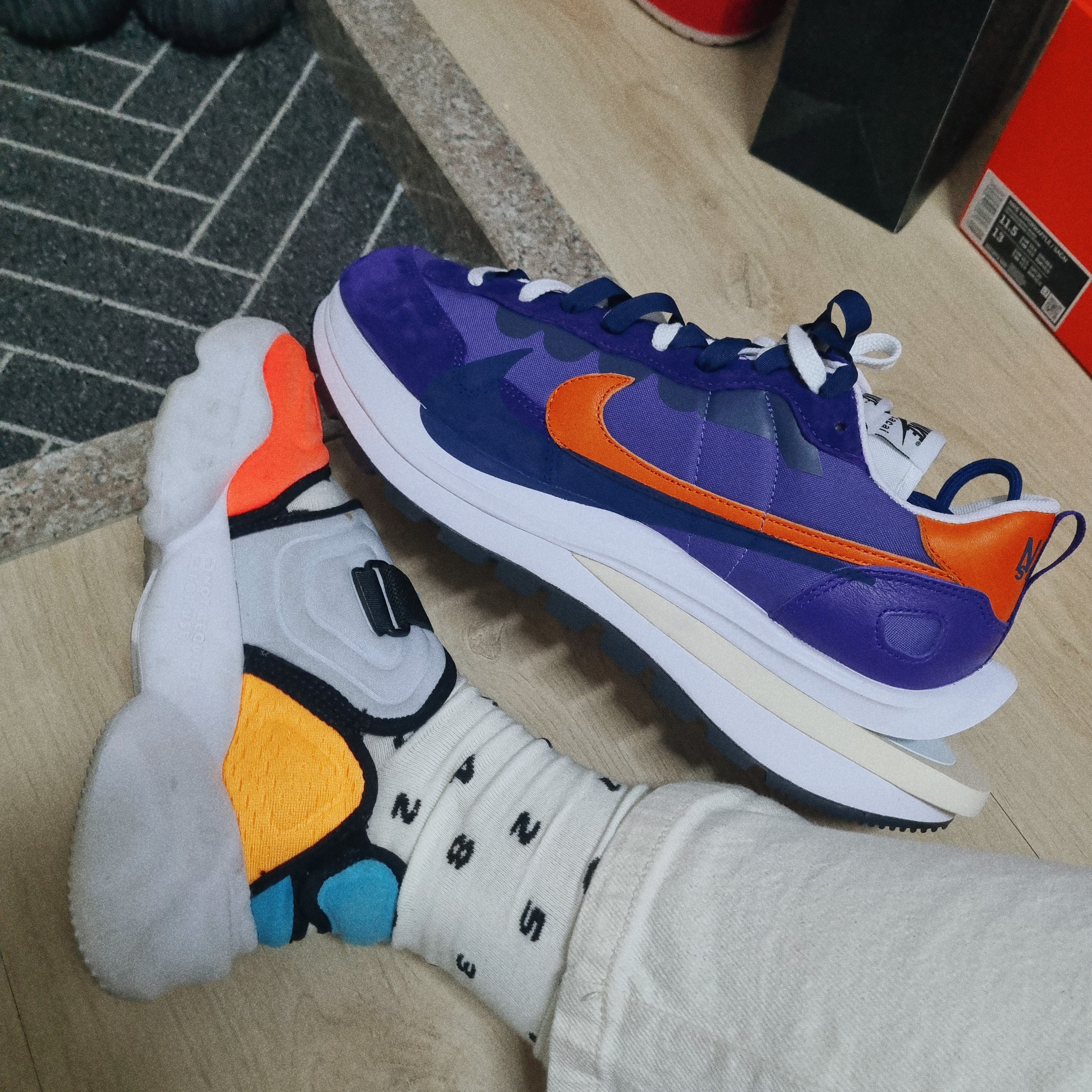 Nike x Sacai VaporWaffle Dark Iris 착용 스타일 - 2