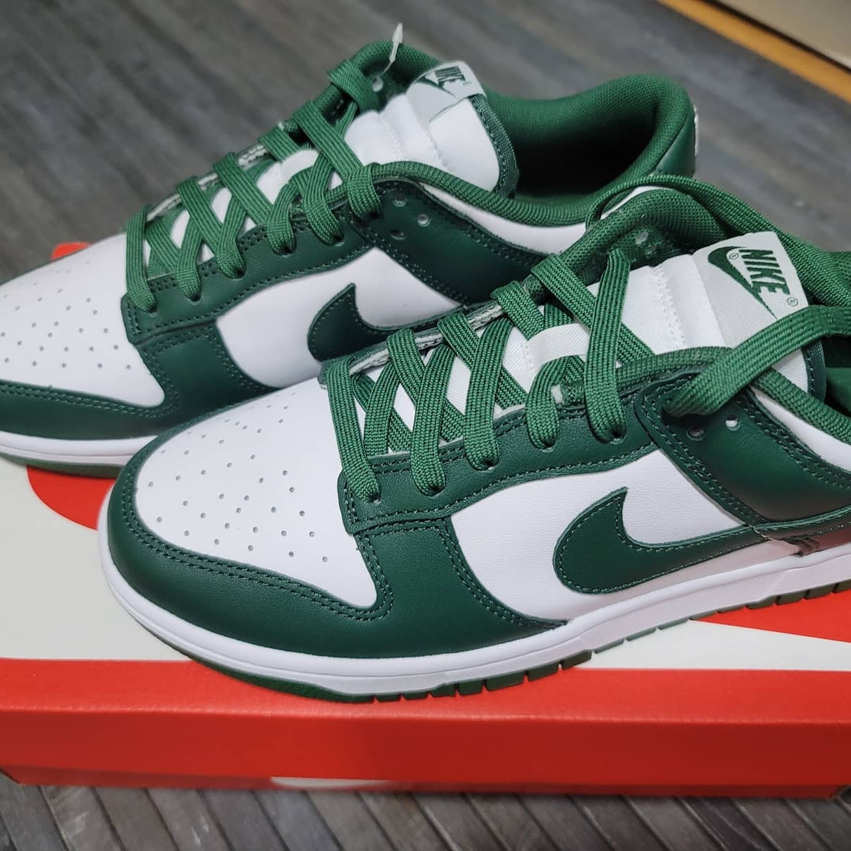 Nike Dunk Low Retro Varsity Green 착용 스타일 - 2