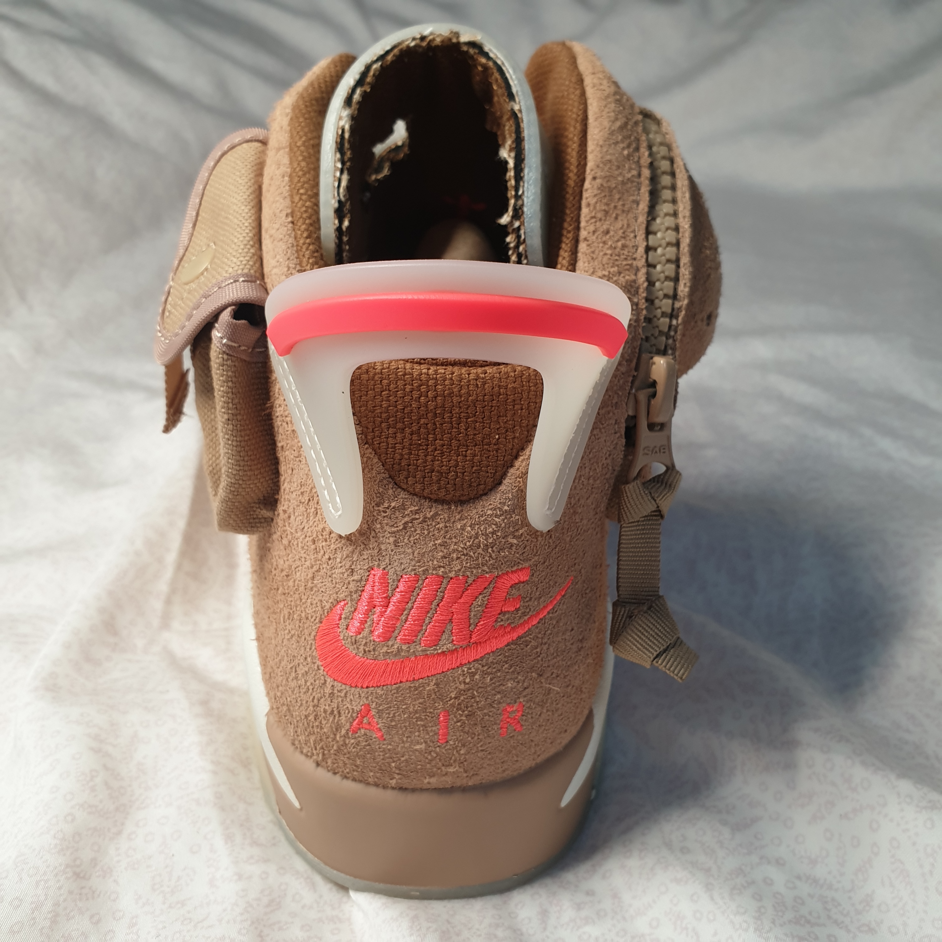 Jordan 6 x Travis Scott Retro SP British Khaki 착용 스타일 - 4