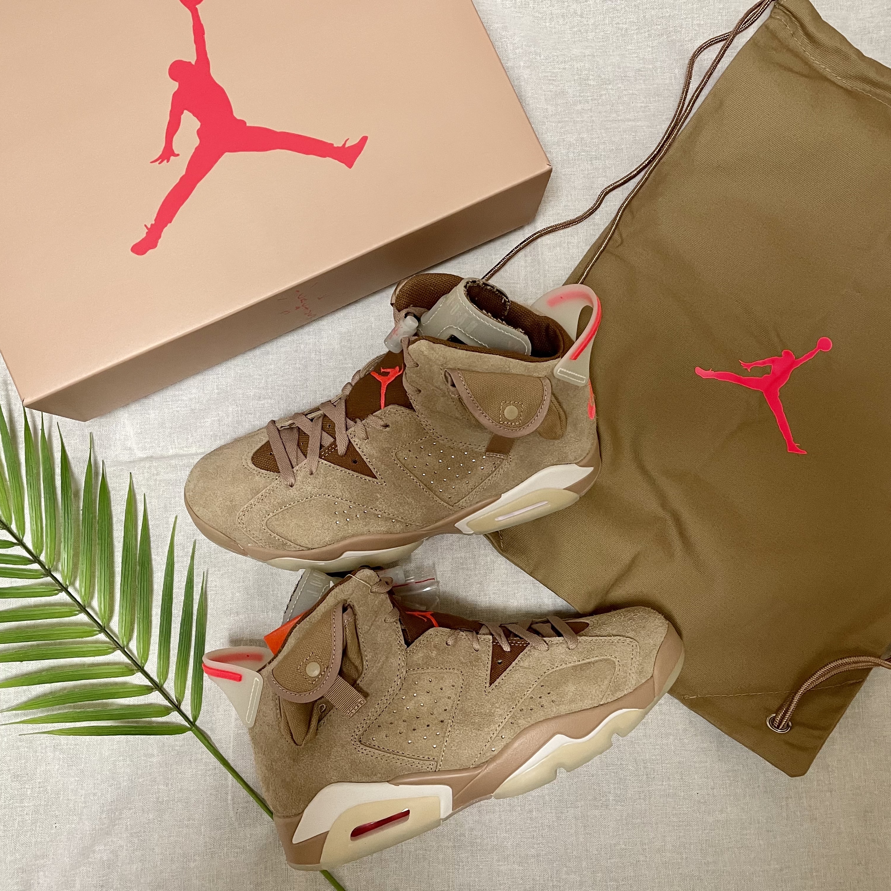 Jordan 6 x Travis Scott Retro SP British Khaki 착용 스타일 - 1