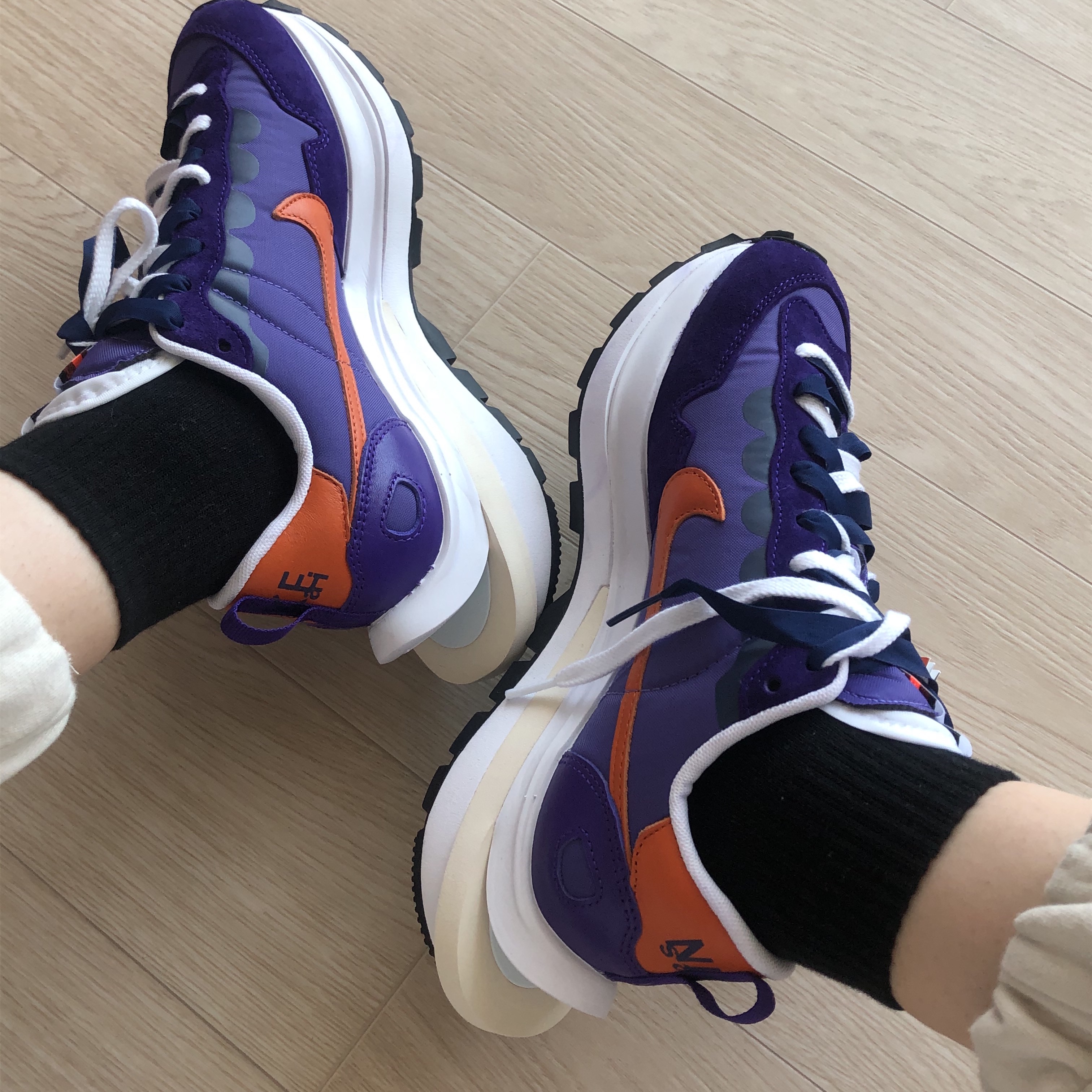 Nike x Sacai VaporWaffle Dark Iris 착용 스타일