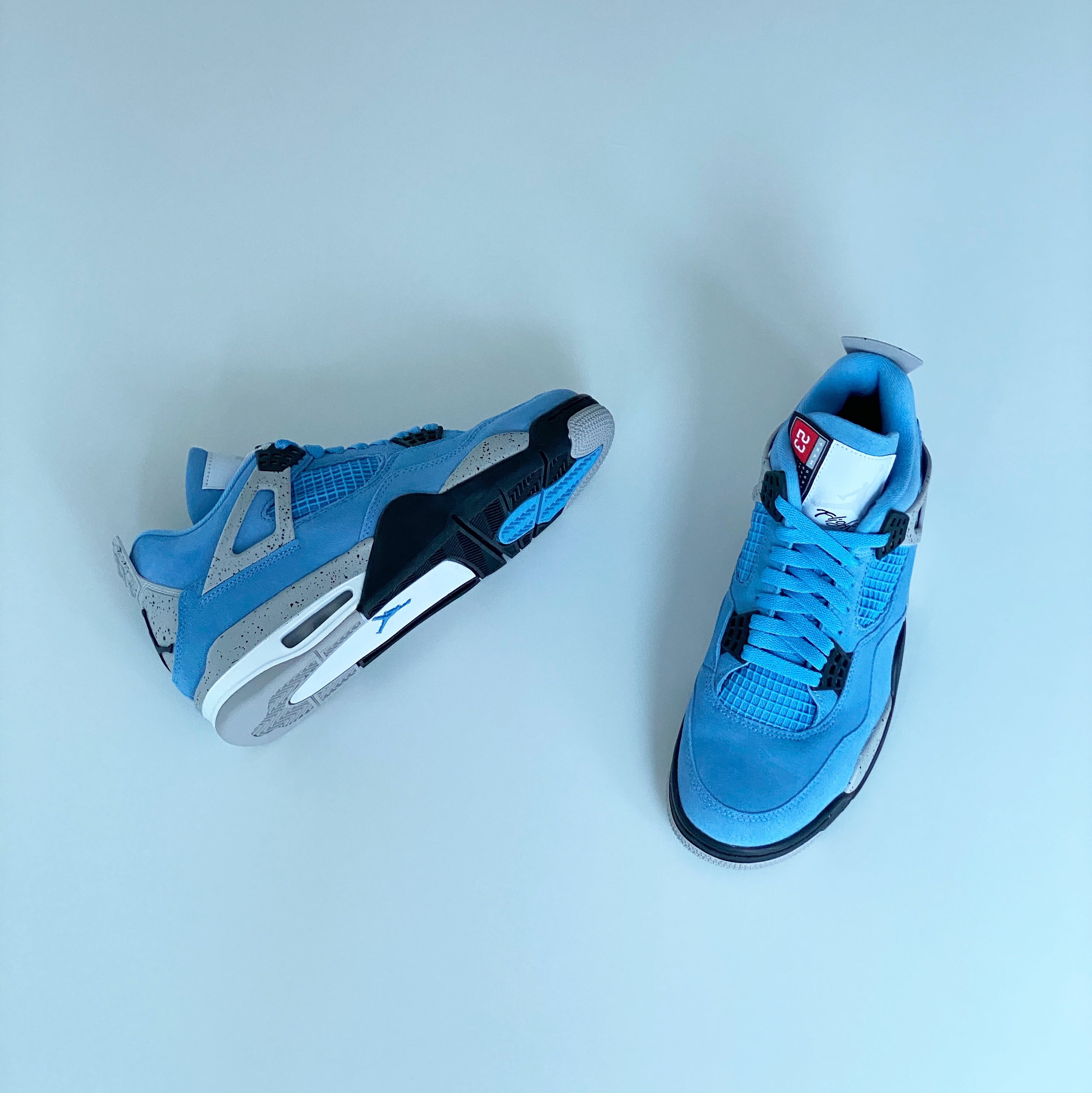 Jordan 4 Retro University Blue 착용 스타일 - 2