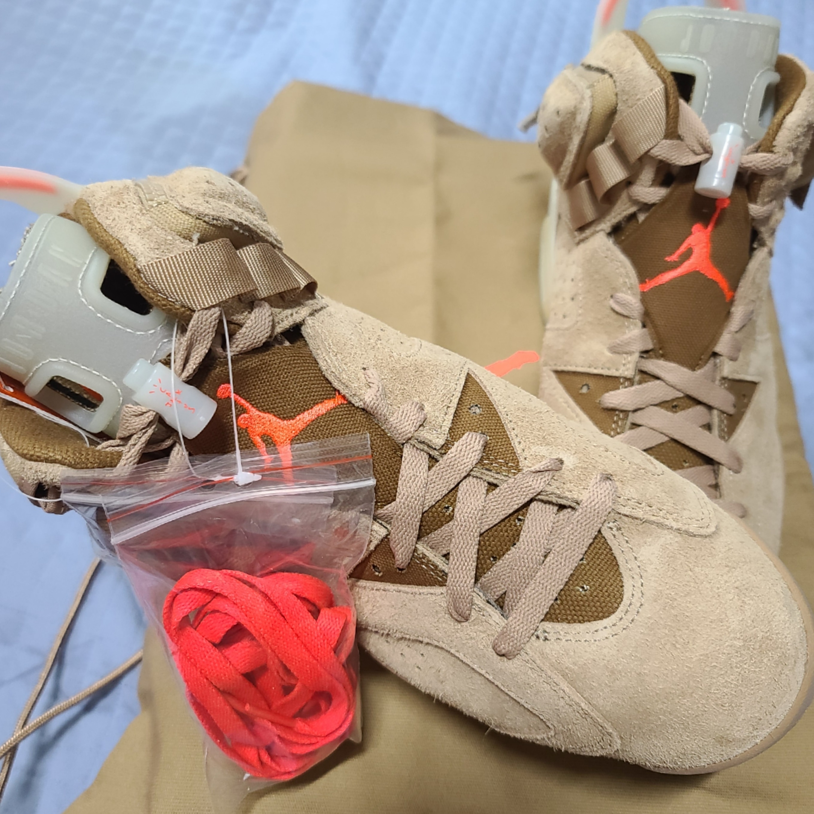 Jordan 6 x Travis Scott Retro SP British Khaki 착용 스타일