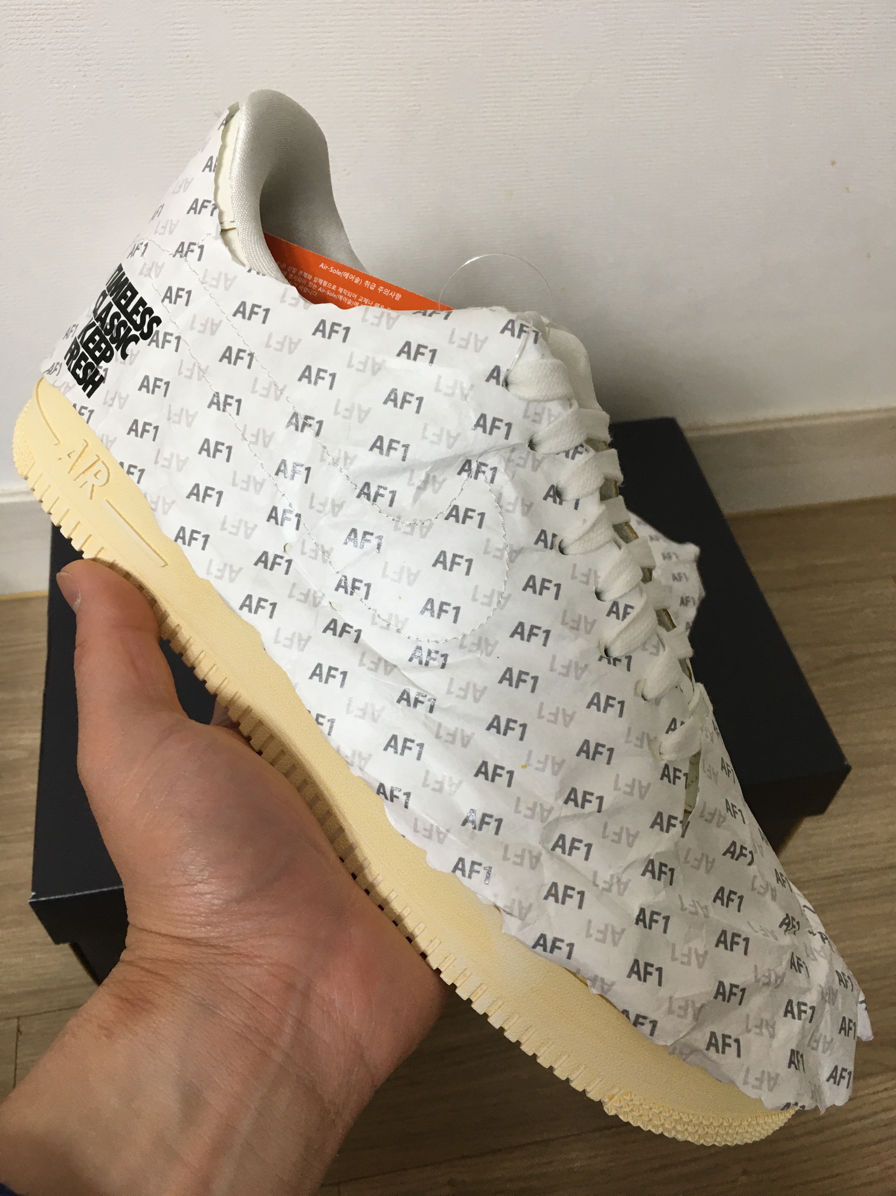 Nike Air Force 1 '07 LV8 Timeless Classic 착용 스타일 - 1