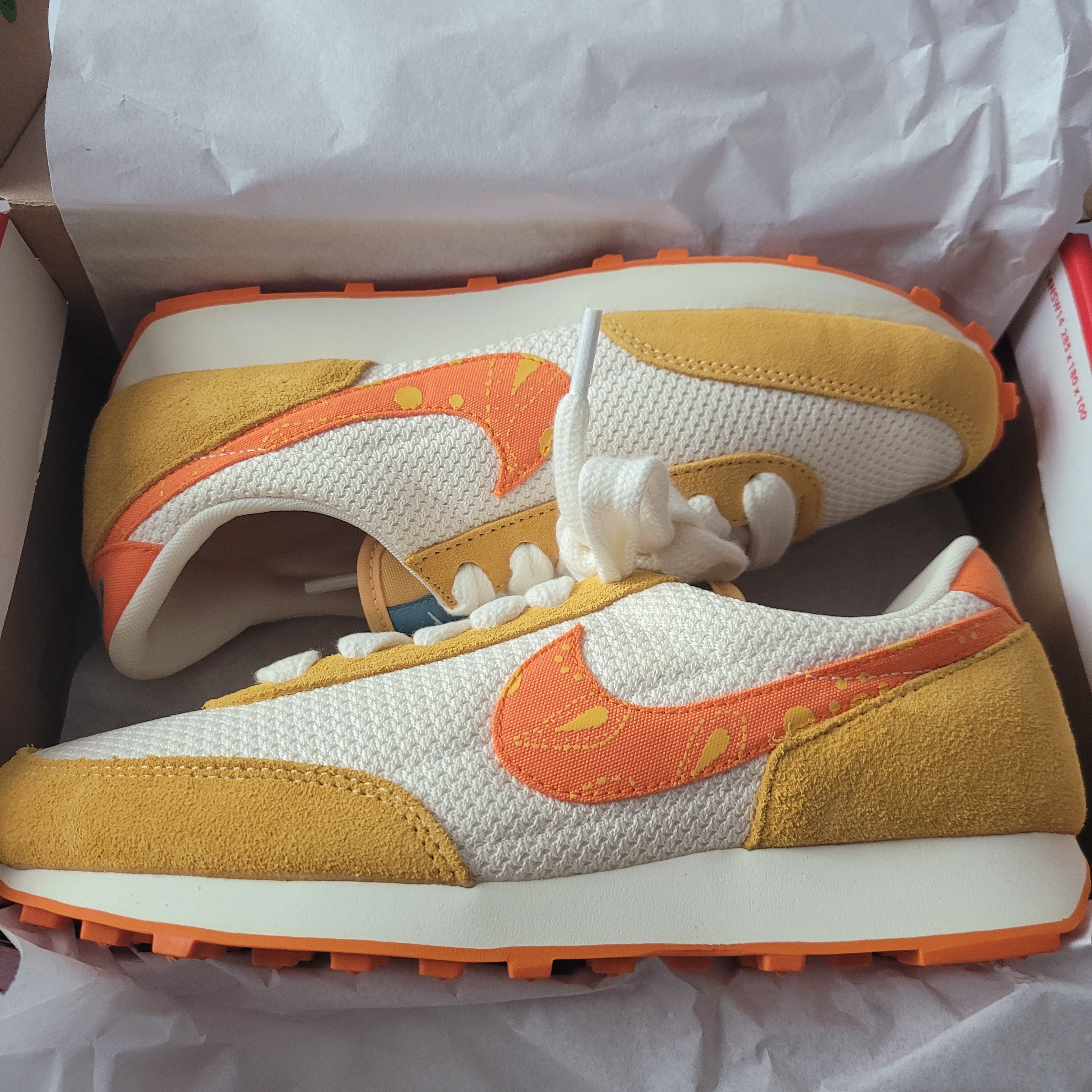 (W) Nike Daybreak Magma Orange ์ฐฉ์ฉ ์คํ์ผ