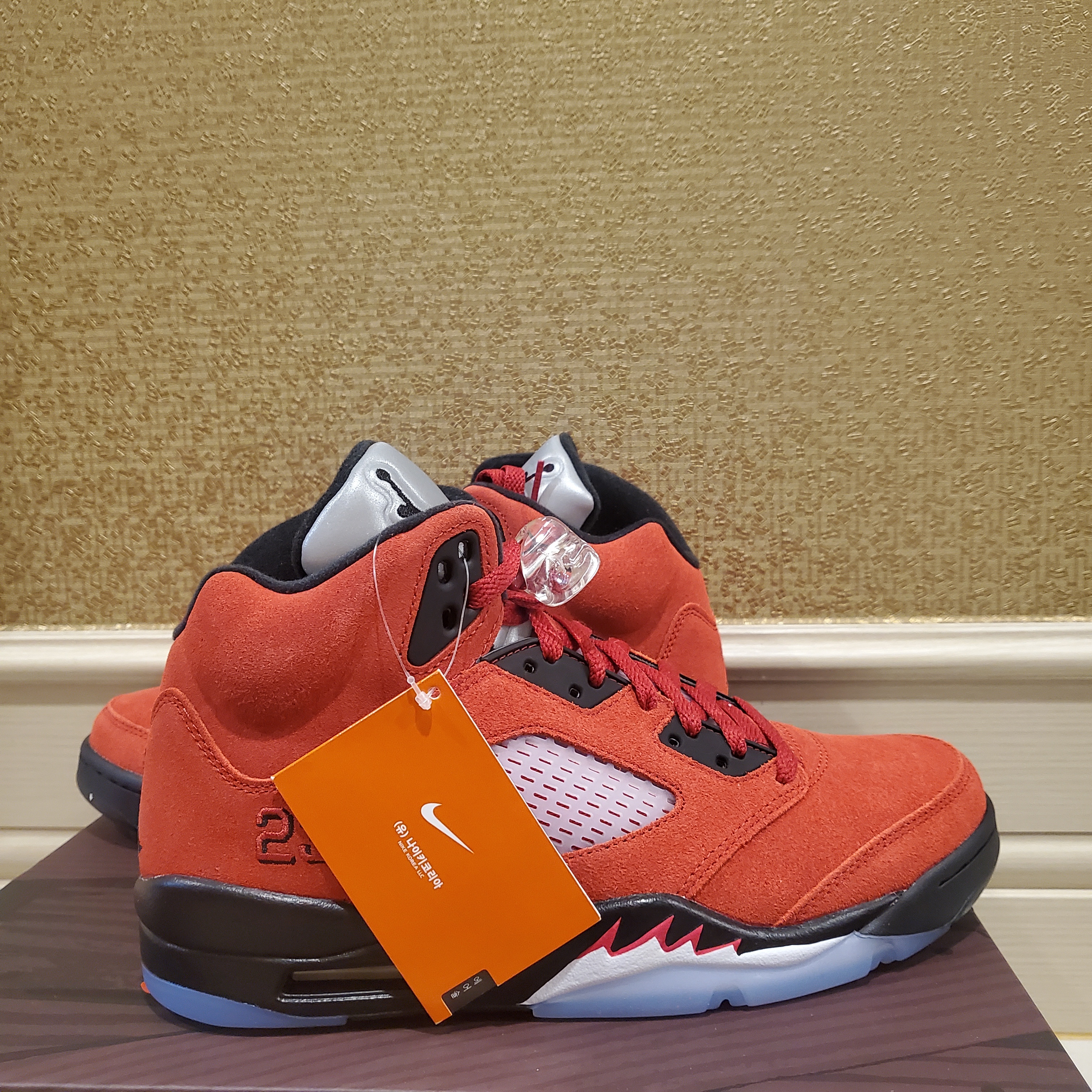 Jordan 5 Retro Toro Bravo 착용 스타일