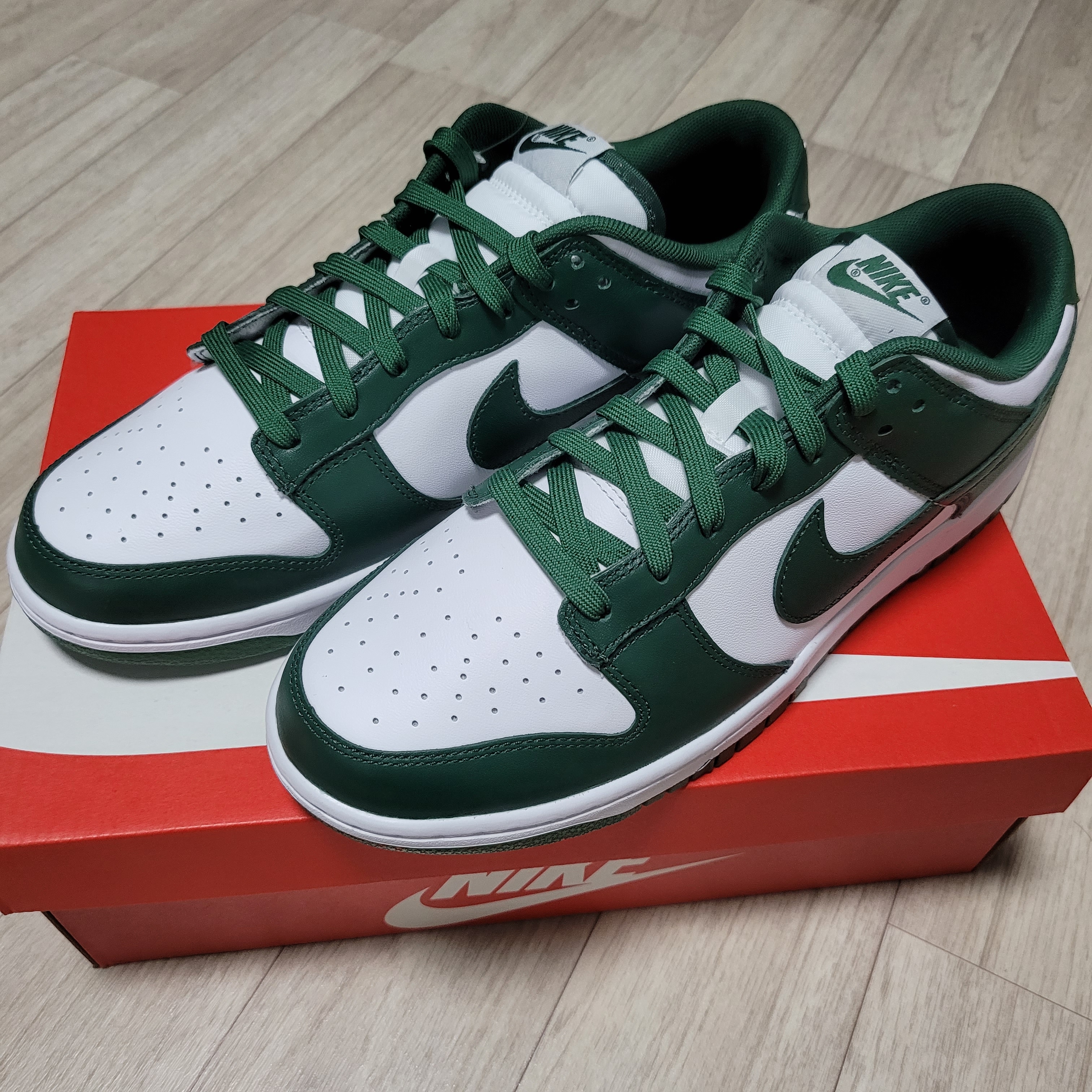 Nike Dunk Low Retro Varsity Green 착용 스타일 - 2