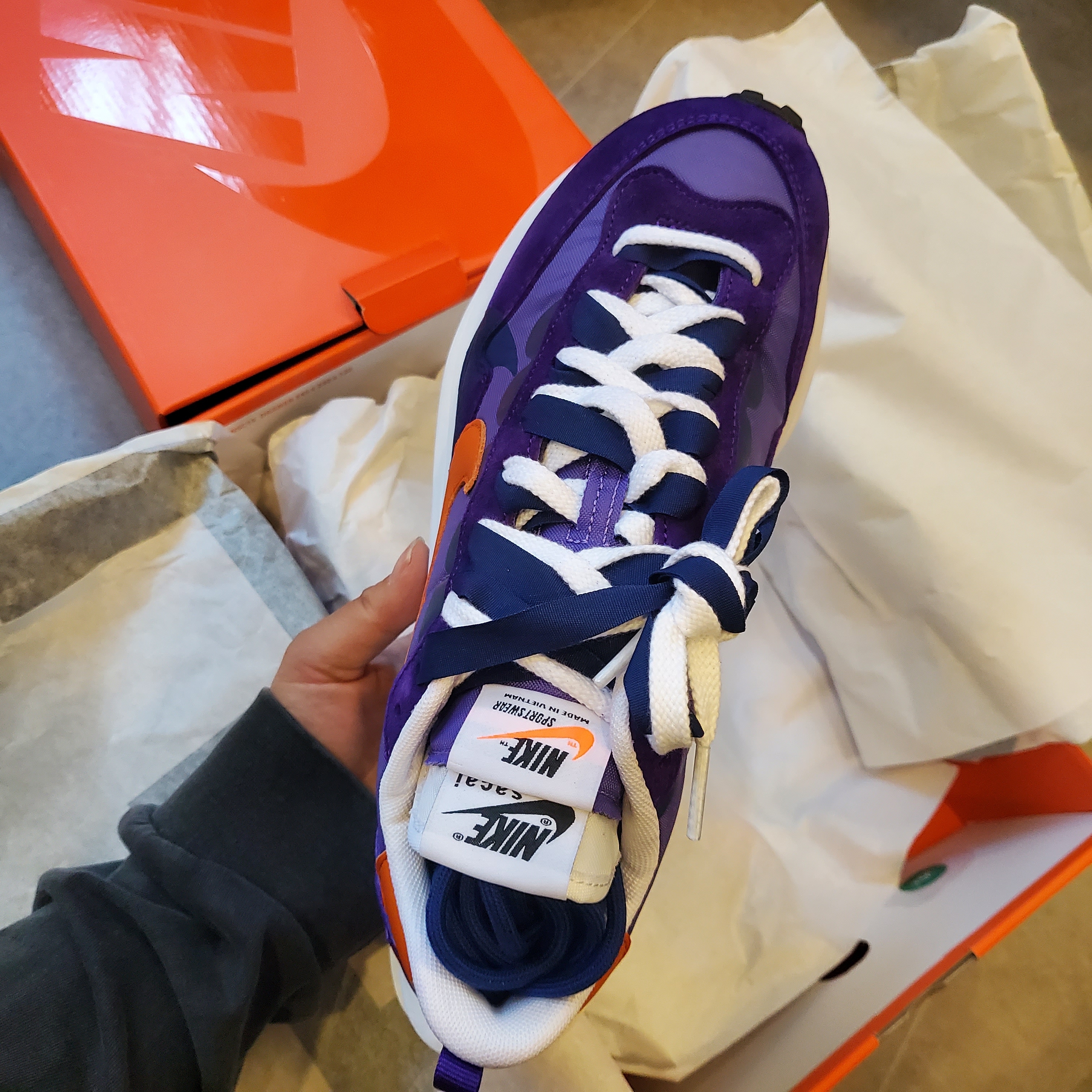 Nike x Sacai VaporWaffle Dark Iris 착용 스타일 - 2