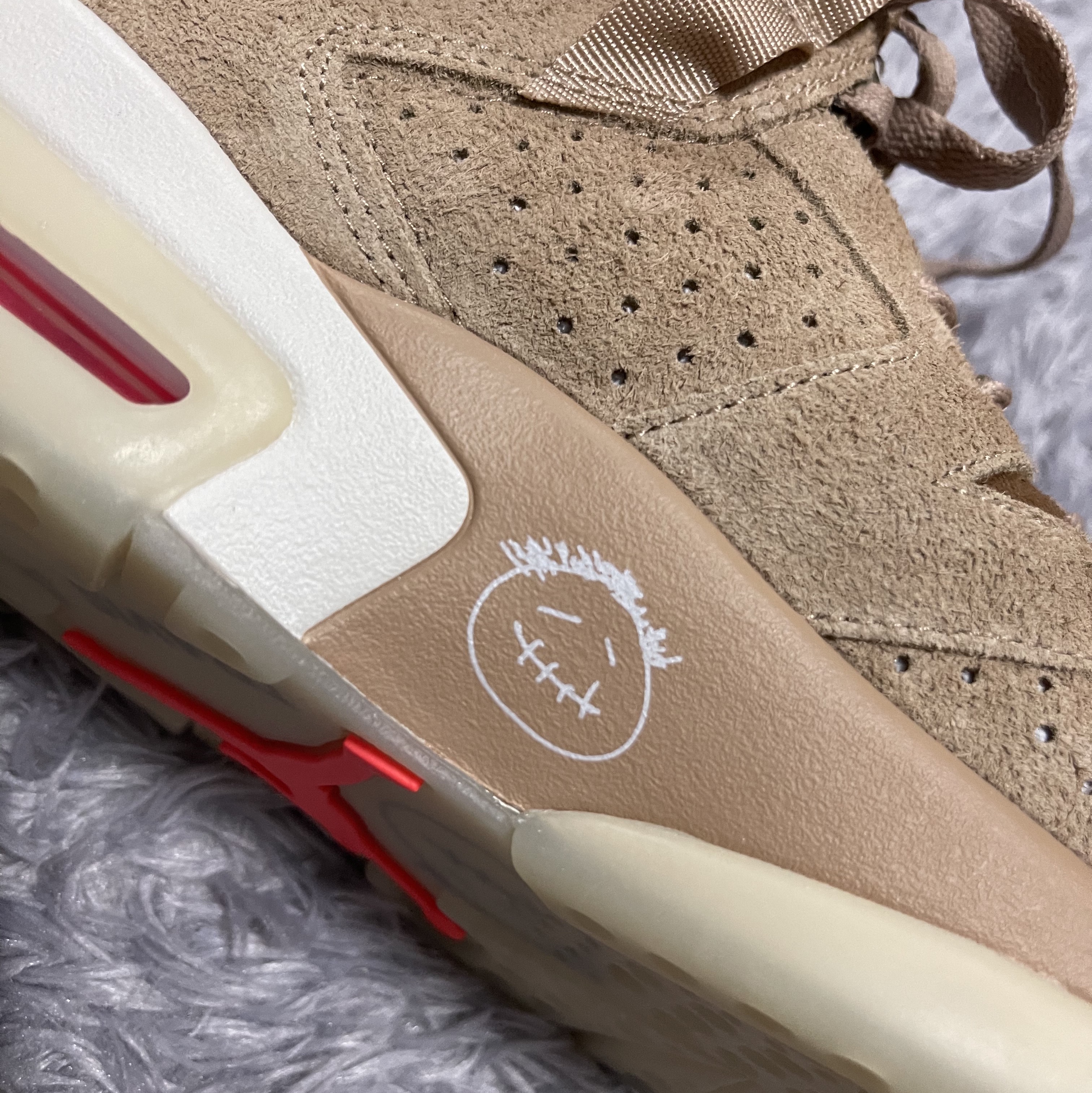 Jordan 6 x Travis Scott Retro SP British Khaki 착용 스타일 - 2