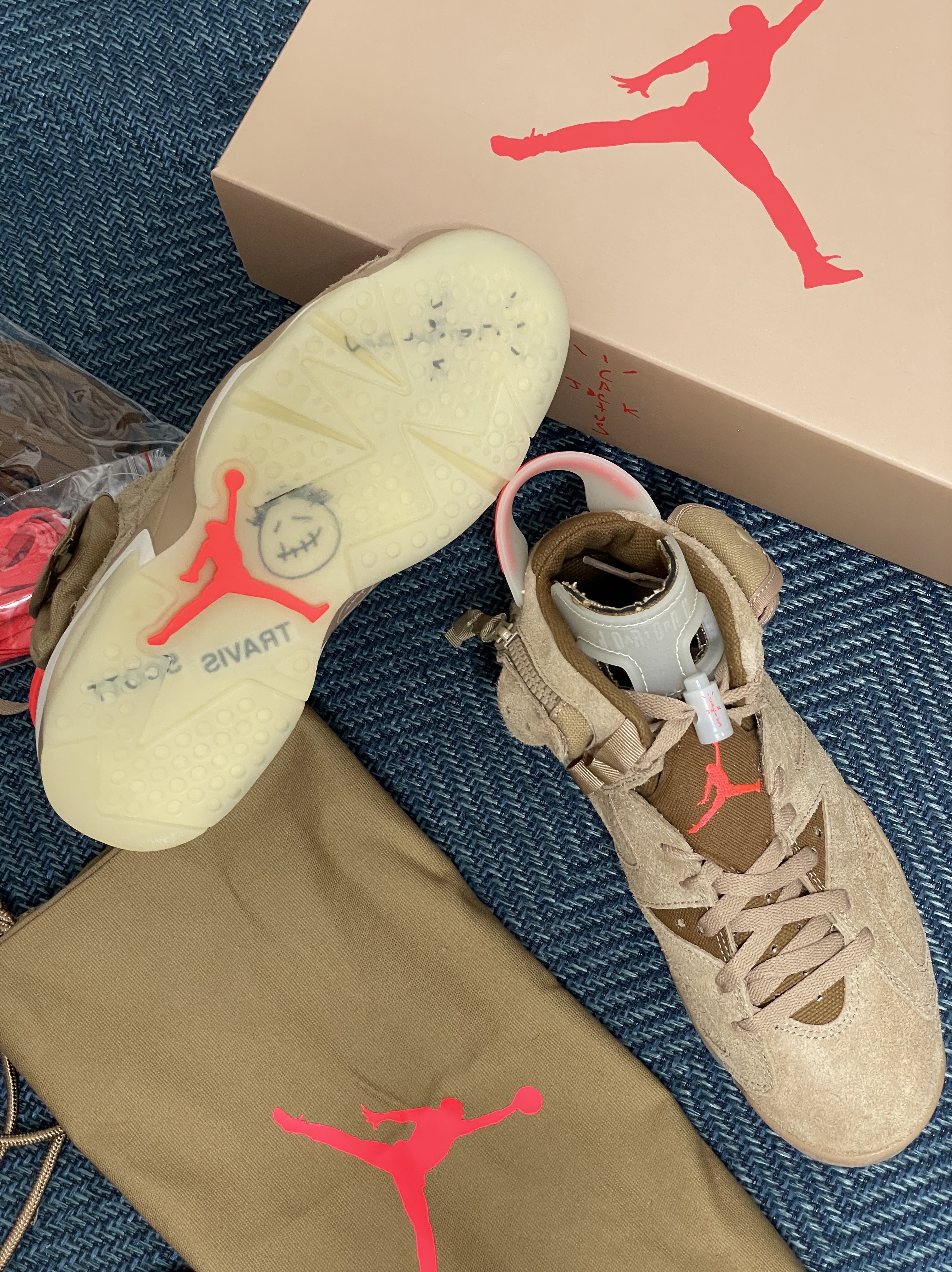 Jordan 6 x Travis Scott Retro SP British Khaki 착용 스타일