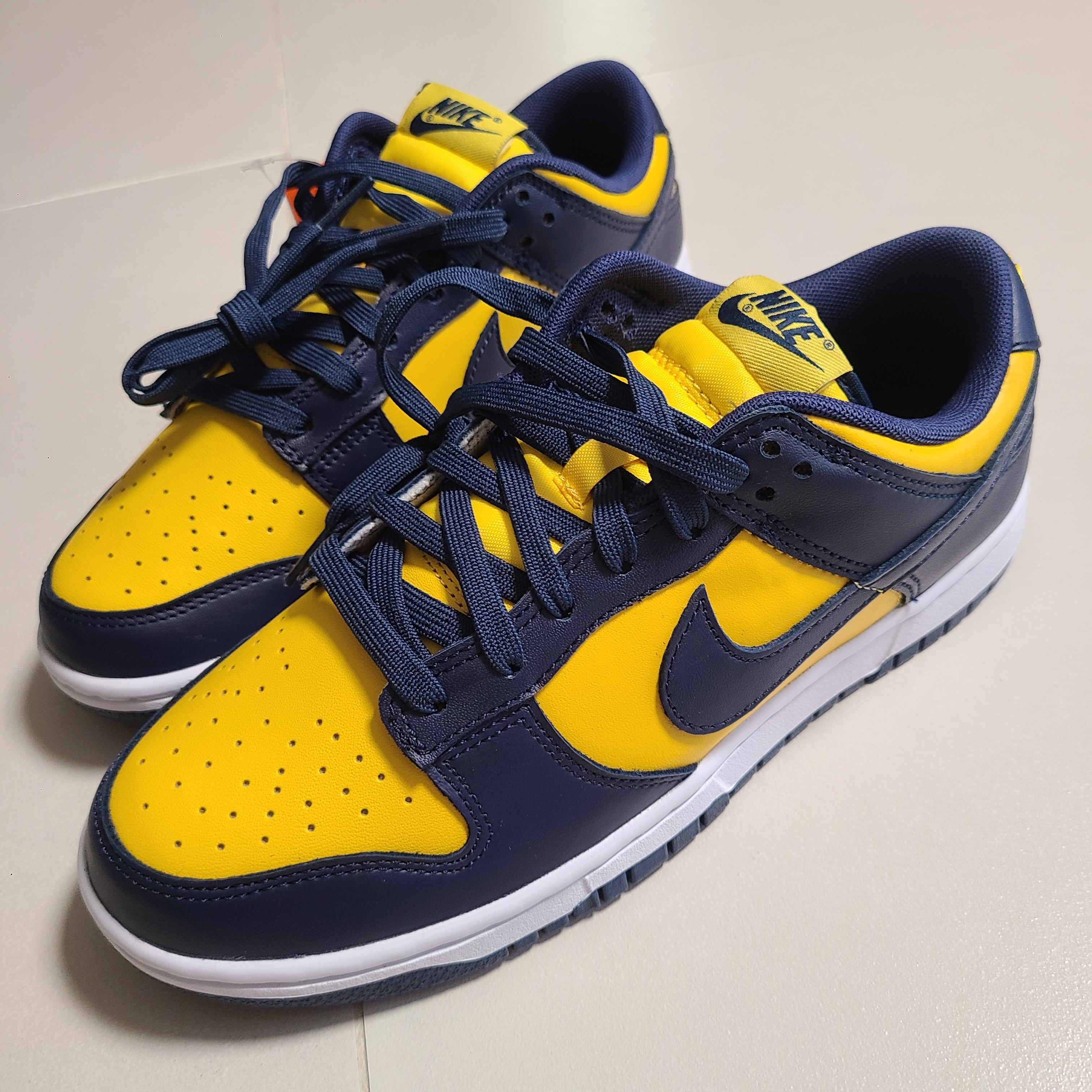 Nike Dunk Low Retro Varsity Maize 착용 스타일