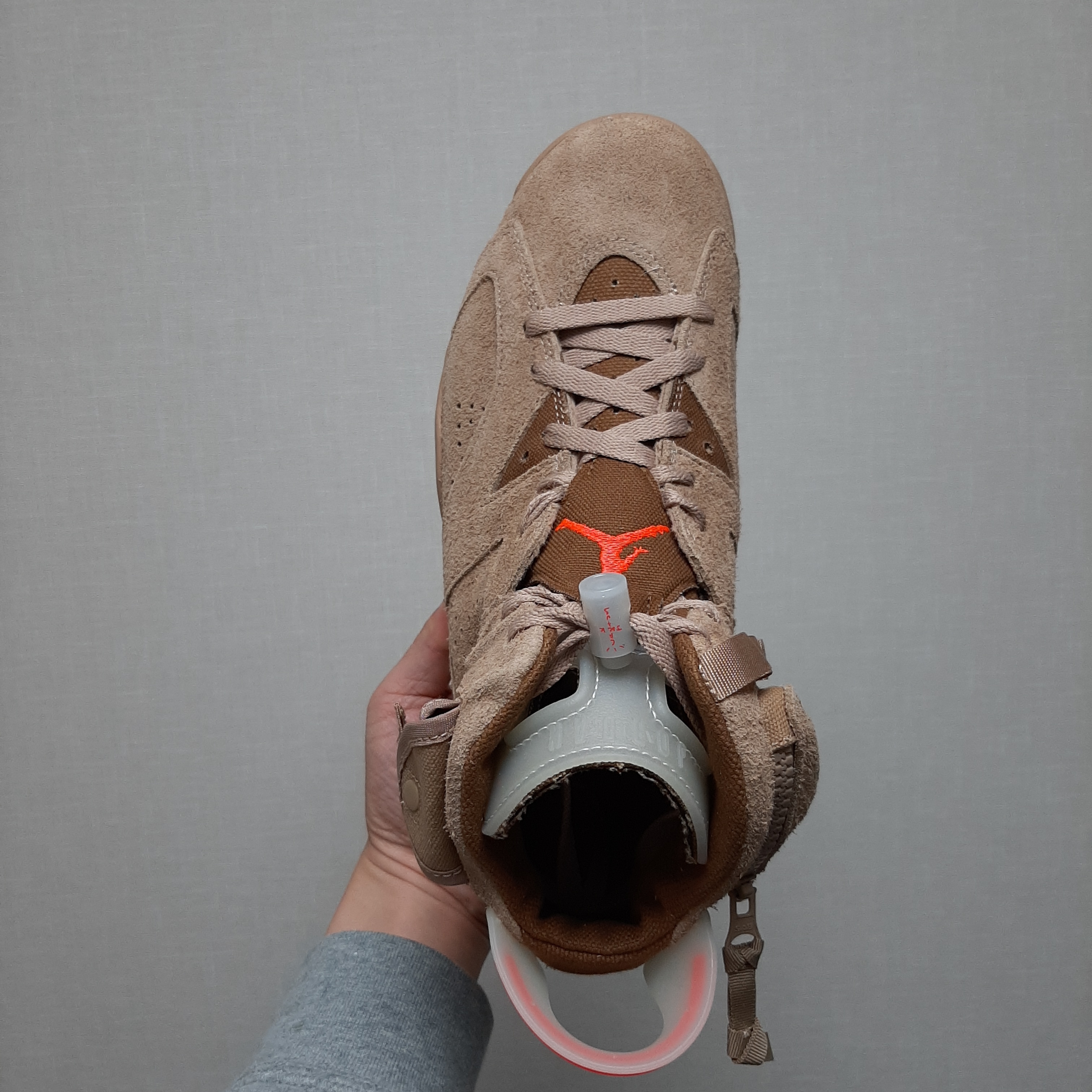 Jordan 6 x Travis Scott Retro SP British Khaki 착용 스타일 - 4