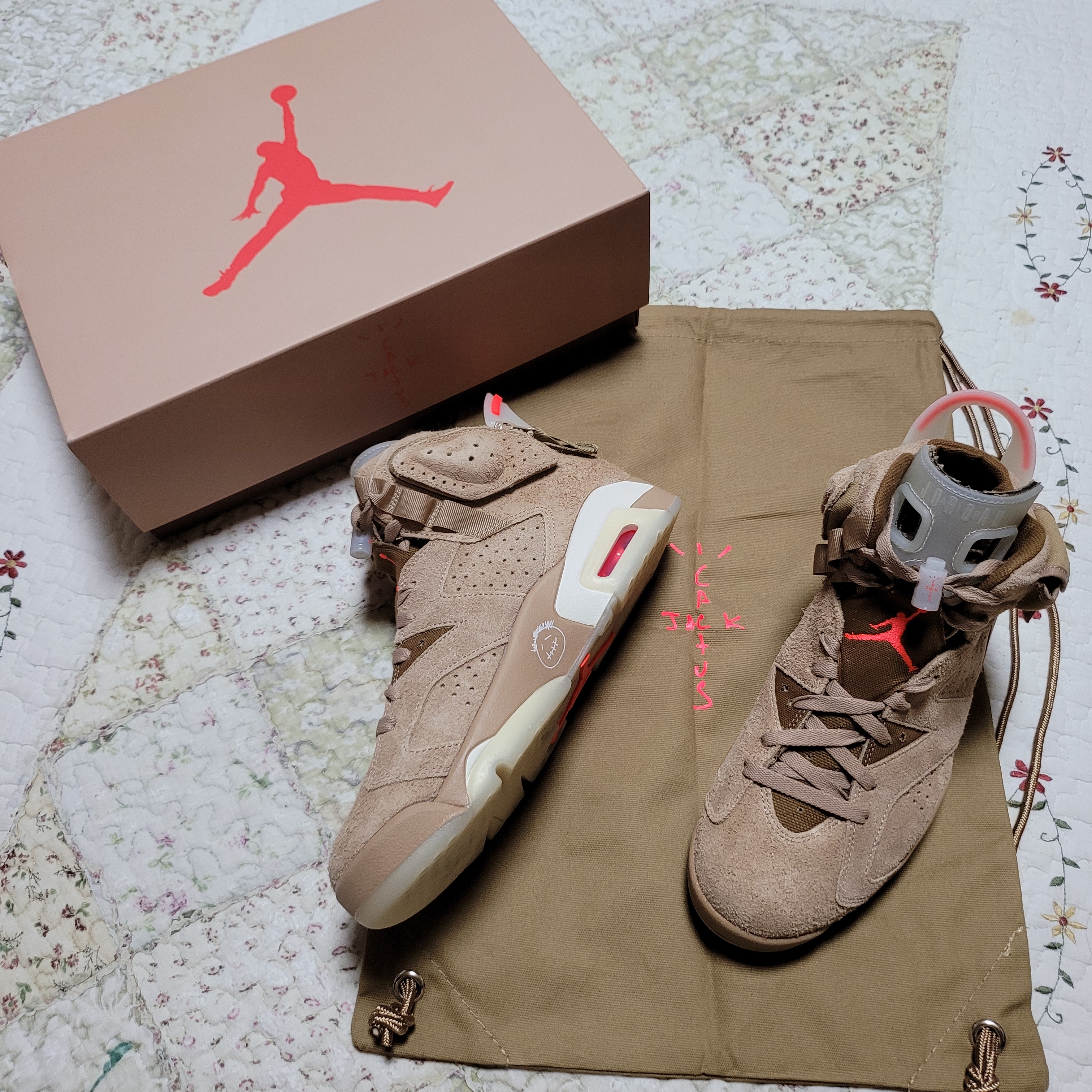 Jordan 6 x Travis Scott Retro SP British Khaki 착용 스타일