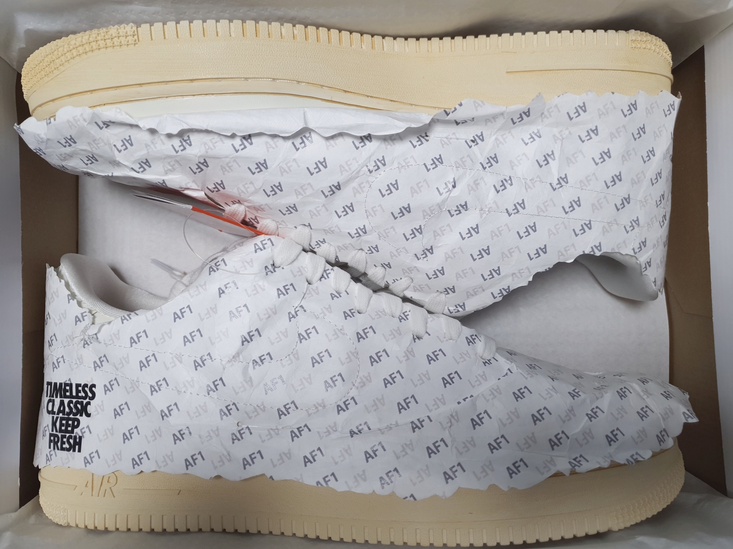 Nike Air Force 1 '07 LV8 Timeless Classic 착용 스타일