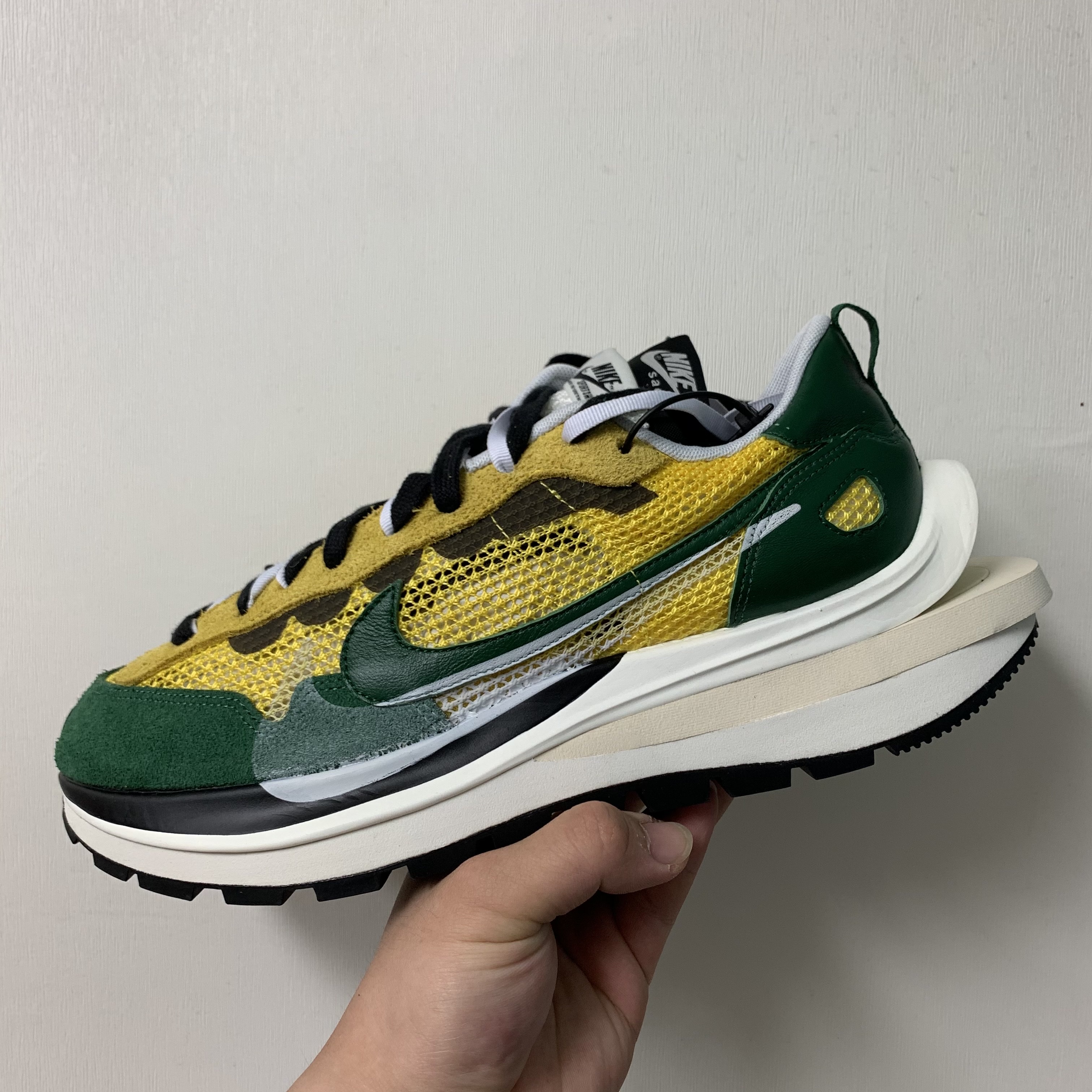Nike x Sacai VaporWaffle Tour Yellow & Gorge Green Sail 착용 스타일