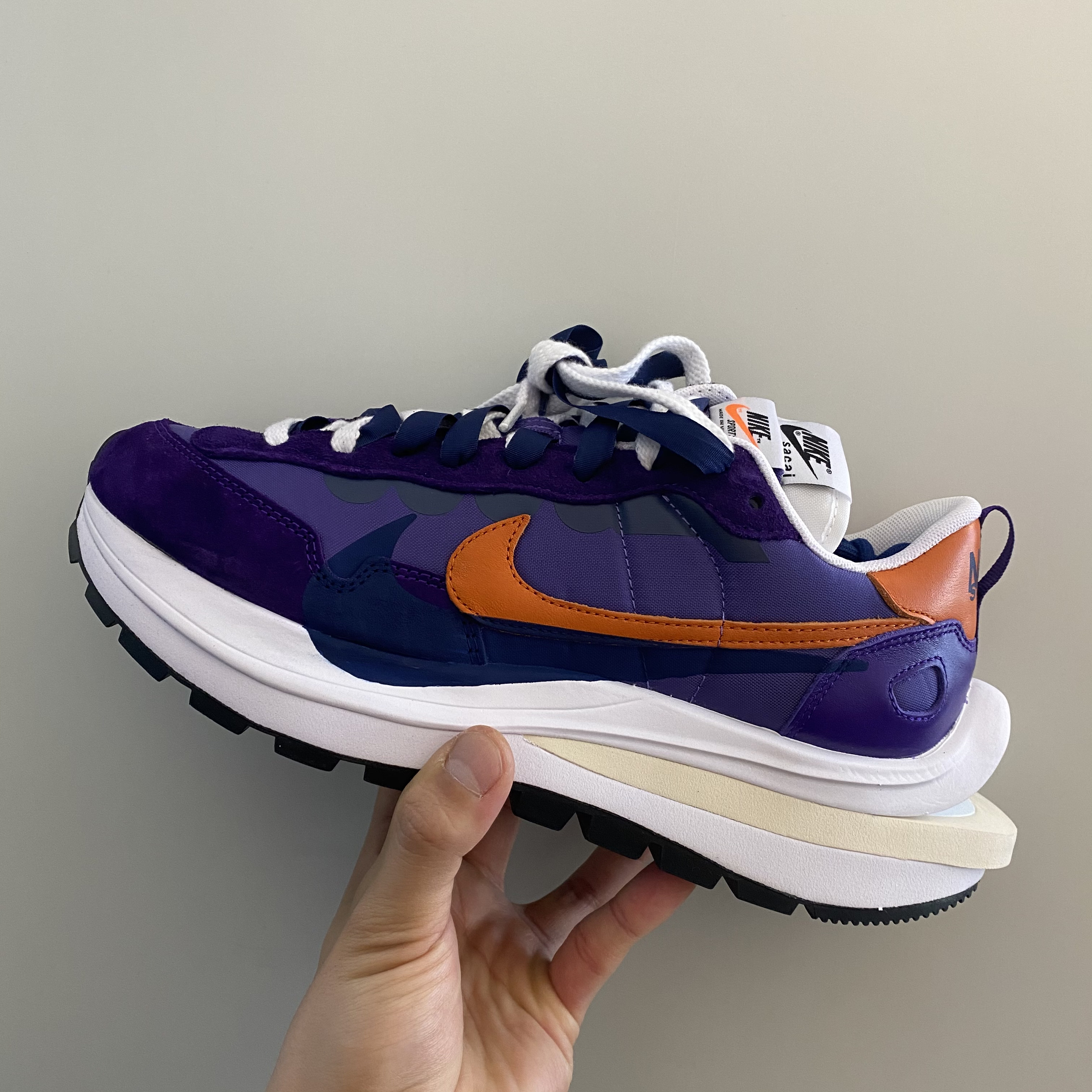 Nike x Sacai VaporWaffle Dark Iris 착용 스타일