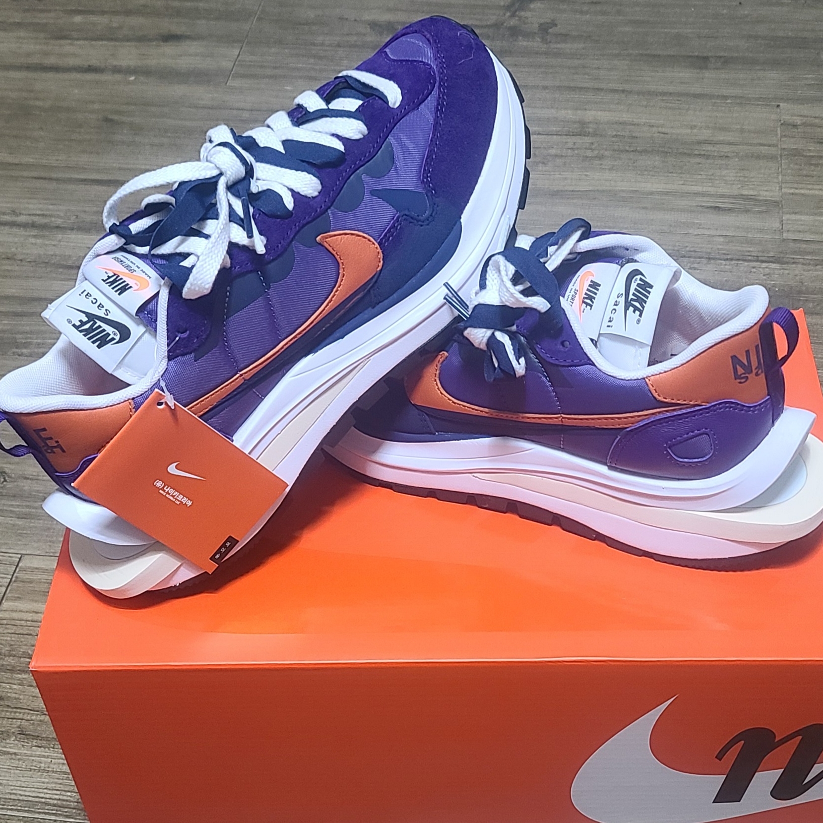 Nike x Sacai VaporWaffle Dark Iris 착용 스타일