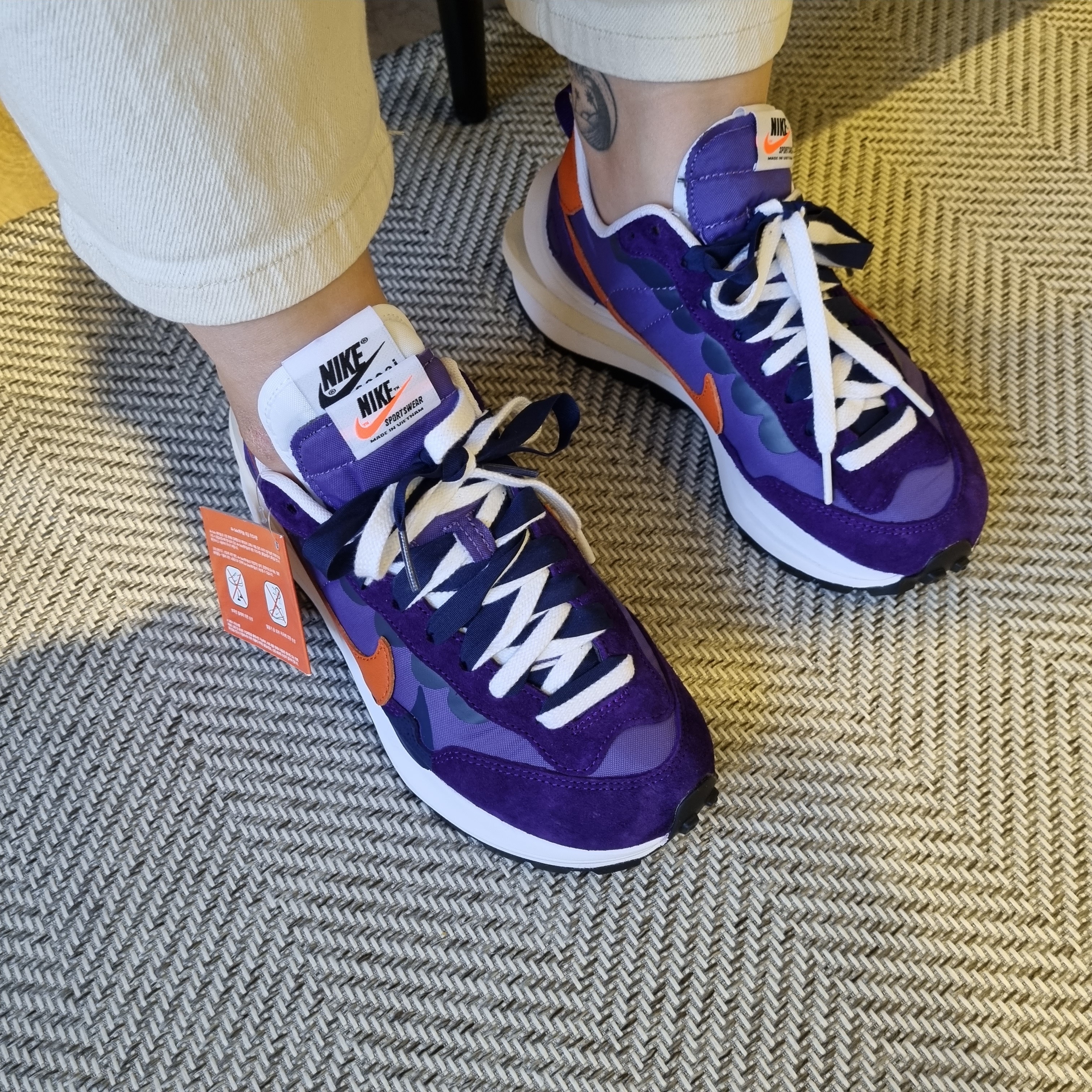 Nike x Sacai VaporWaffle Dark Iris 착용 스타일 - 1