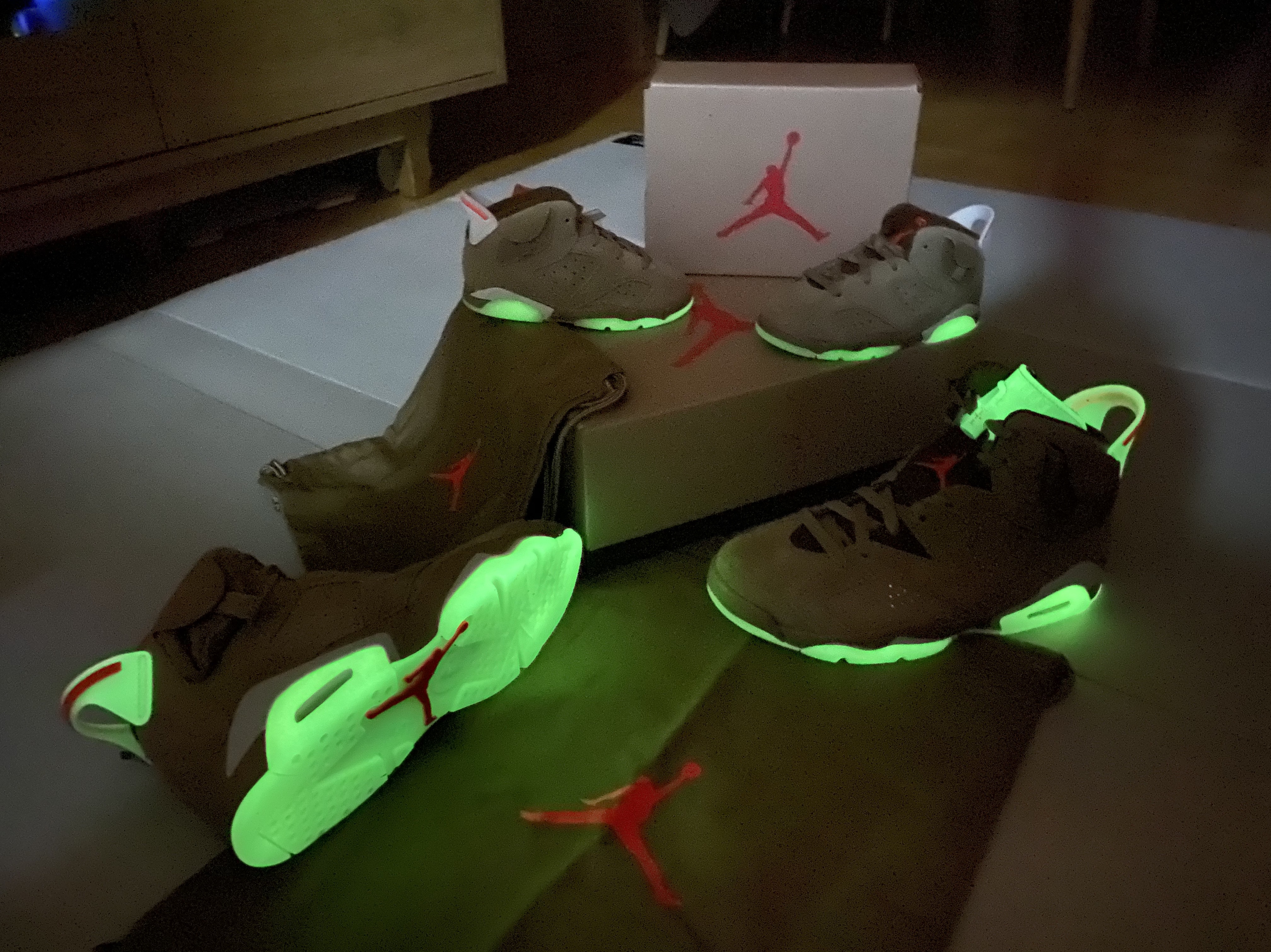 Jordan 6 x Travis Scott Retro SP British Khaki, (TD) Jordan 6 x Travis Scott Retro SP British Khaki 착용 스타일 - 2
