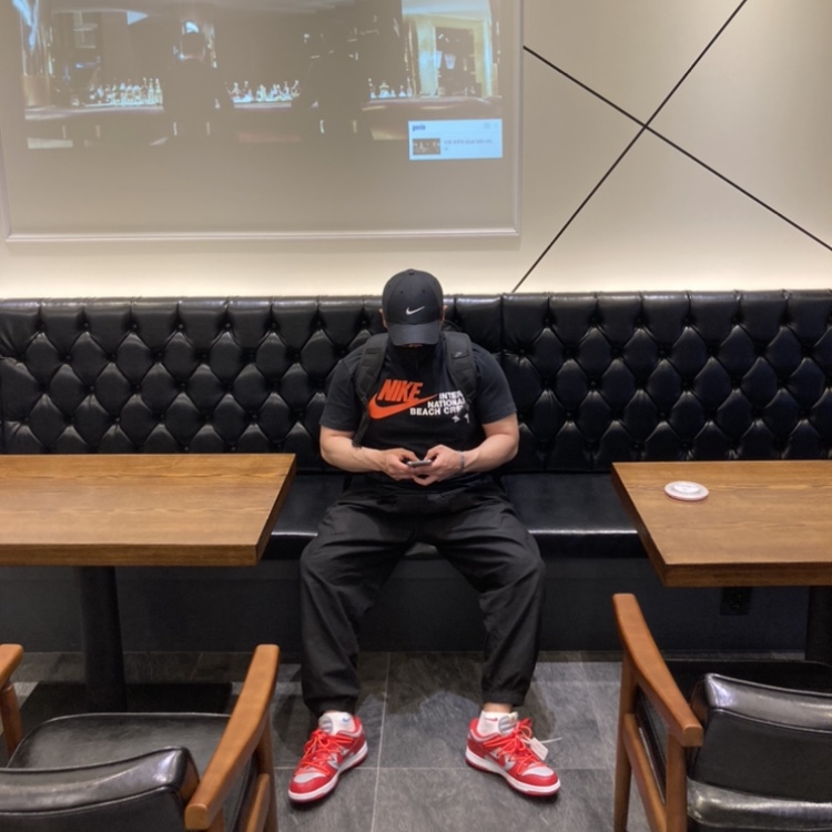 Nike x Off-White Dunk Low University Red, Nike x Stussy International Beach Crew T-Shirt Black - US/EU 착용 스타일