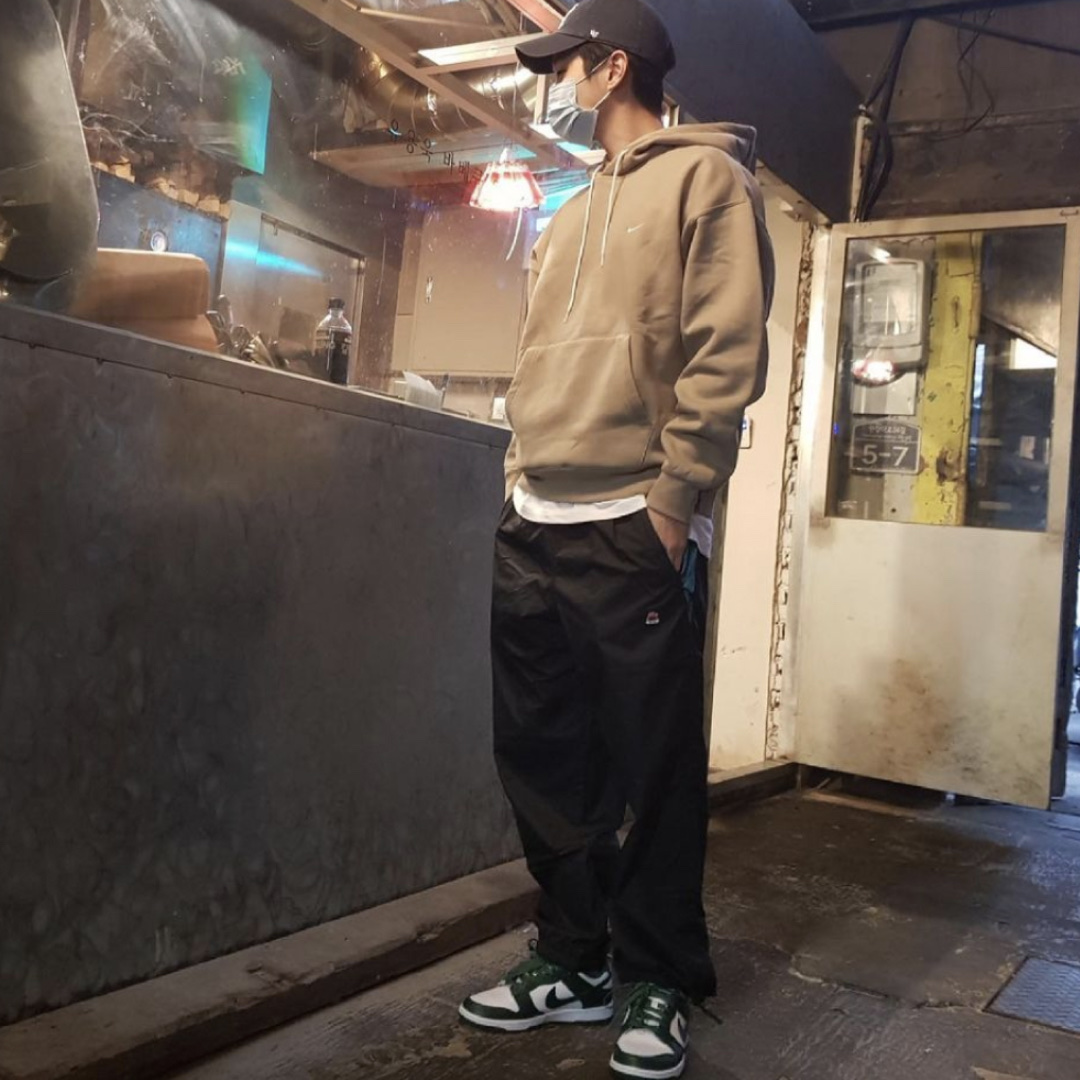 Nike Dunk Low Retro Varsity Green 착용 스타일 - 2
