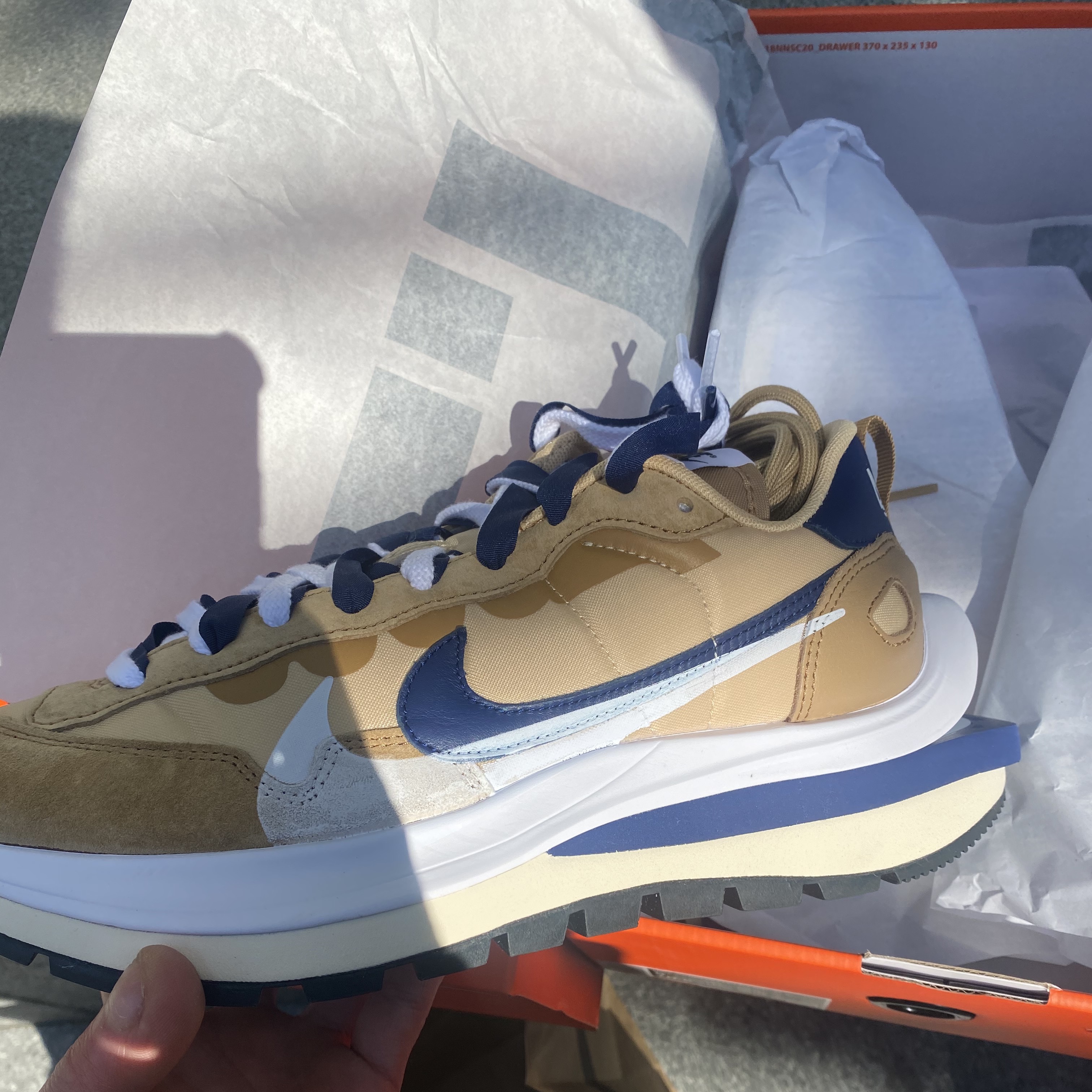 Nike x Sacai VaporWaffle Sesame and Blue Void 착용 스타일