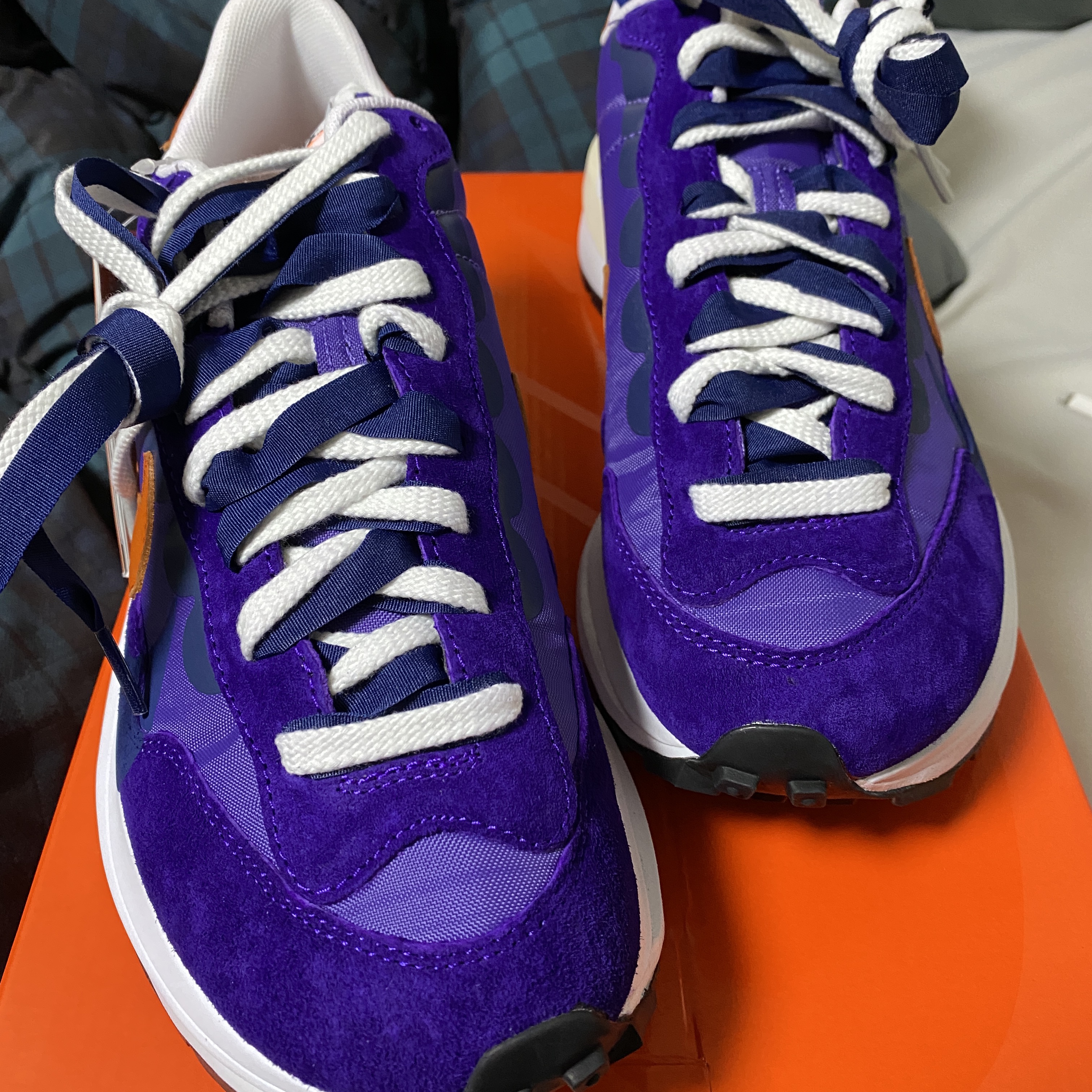 Nike x Sacai VaporWaffle Dark Iris 착용 스타일 - 3