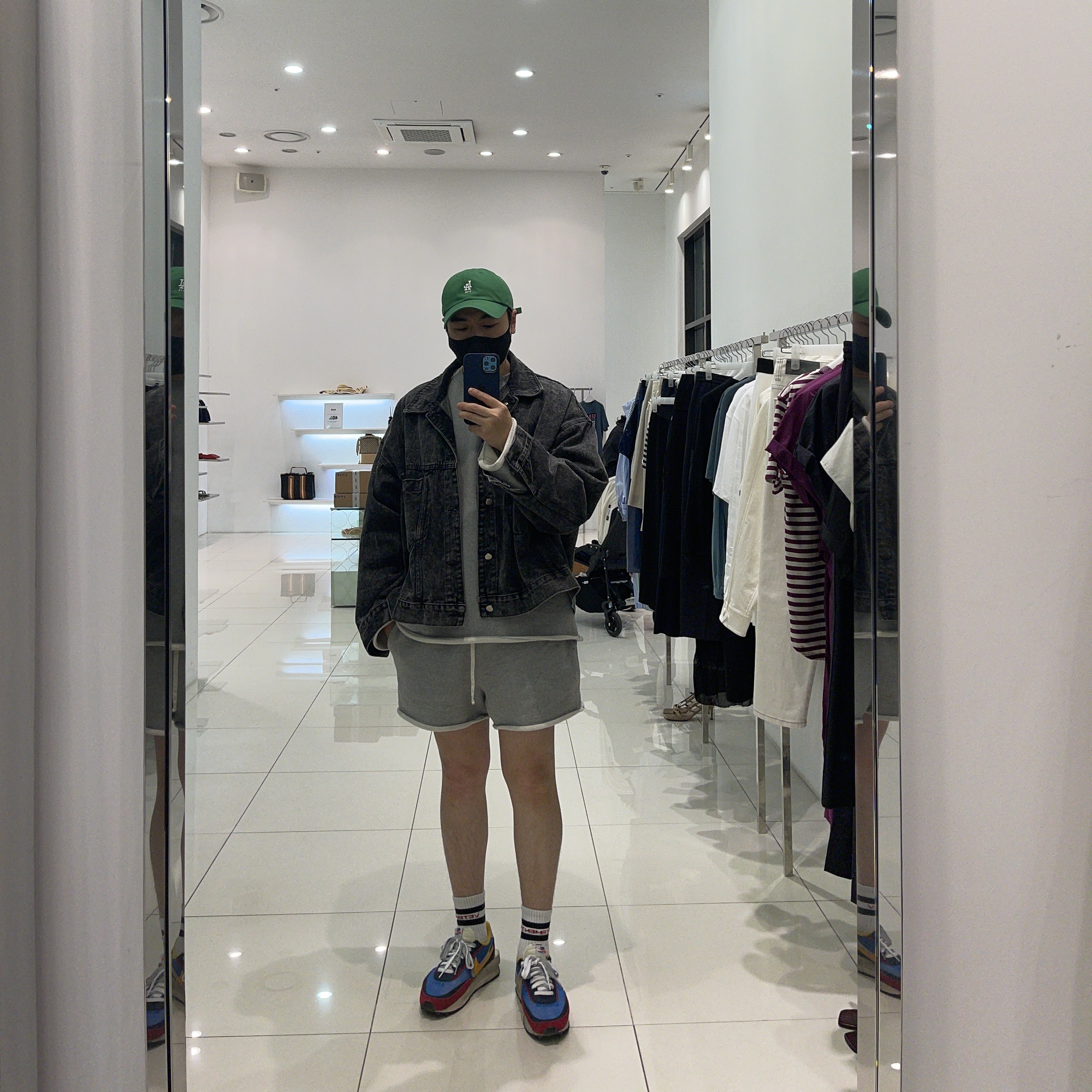 Nike x Sacai LDWaffle Blue Multi 착용 스타일