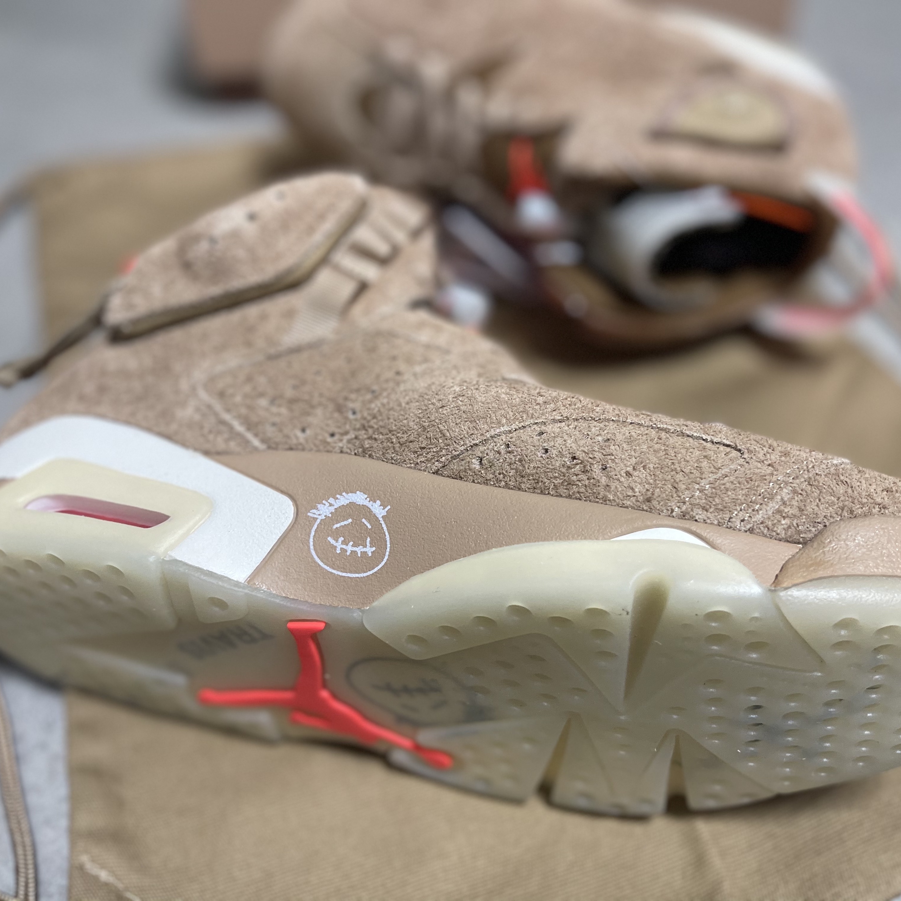 Jordan 6 x Travis Scott Retro SP British Khaki 착용 스타일