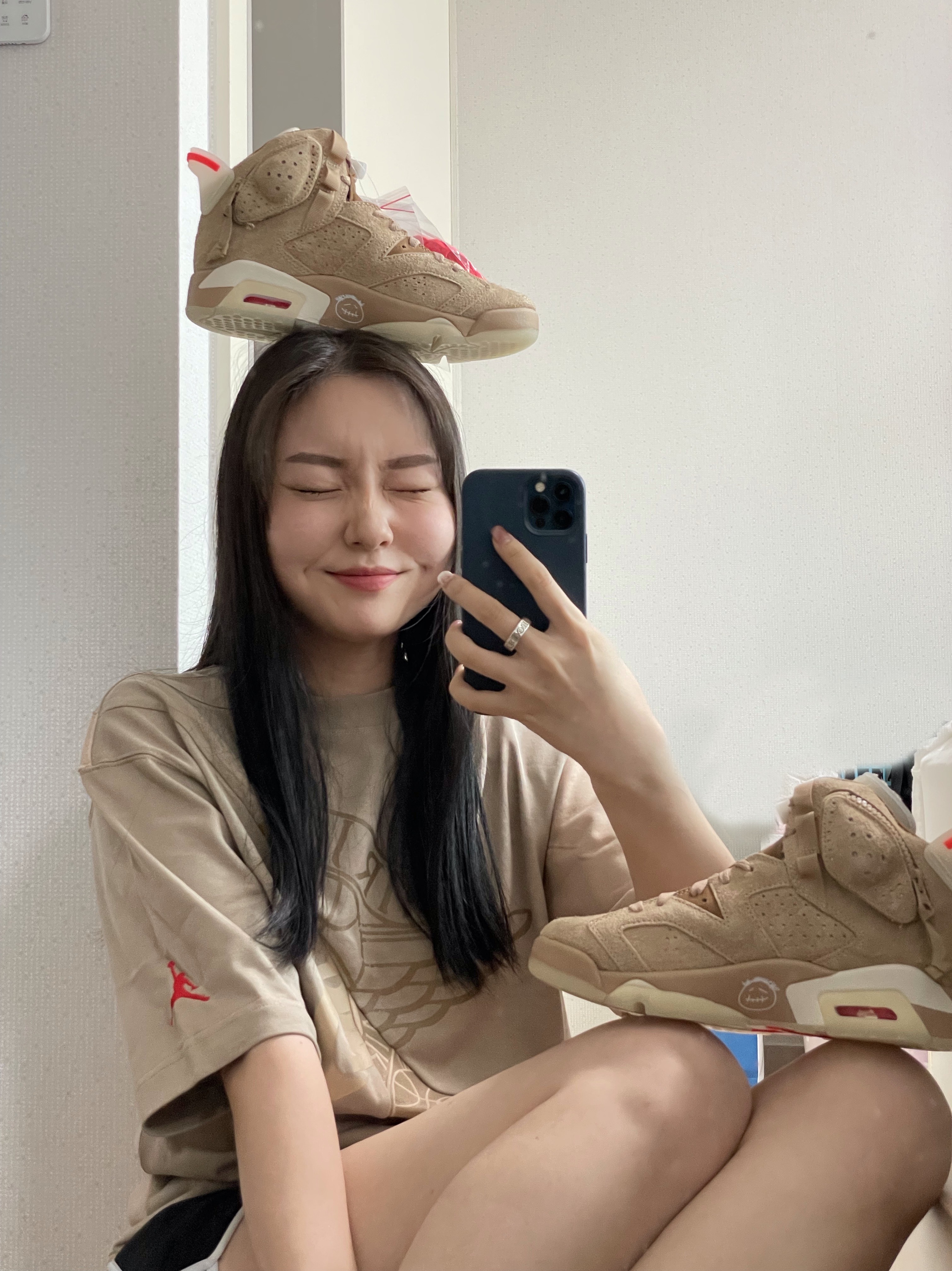 Jordan 6 x Travis Scott Retro SP British Khaki, Jordan x Travis Scott S/S Top - Asia 착용 스타일 - 2