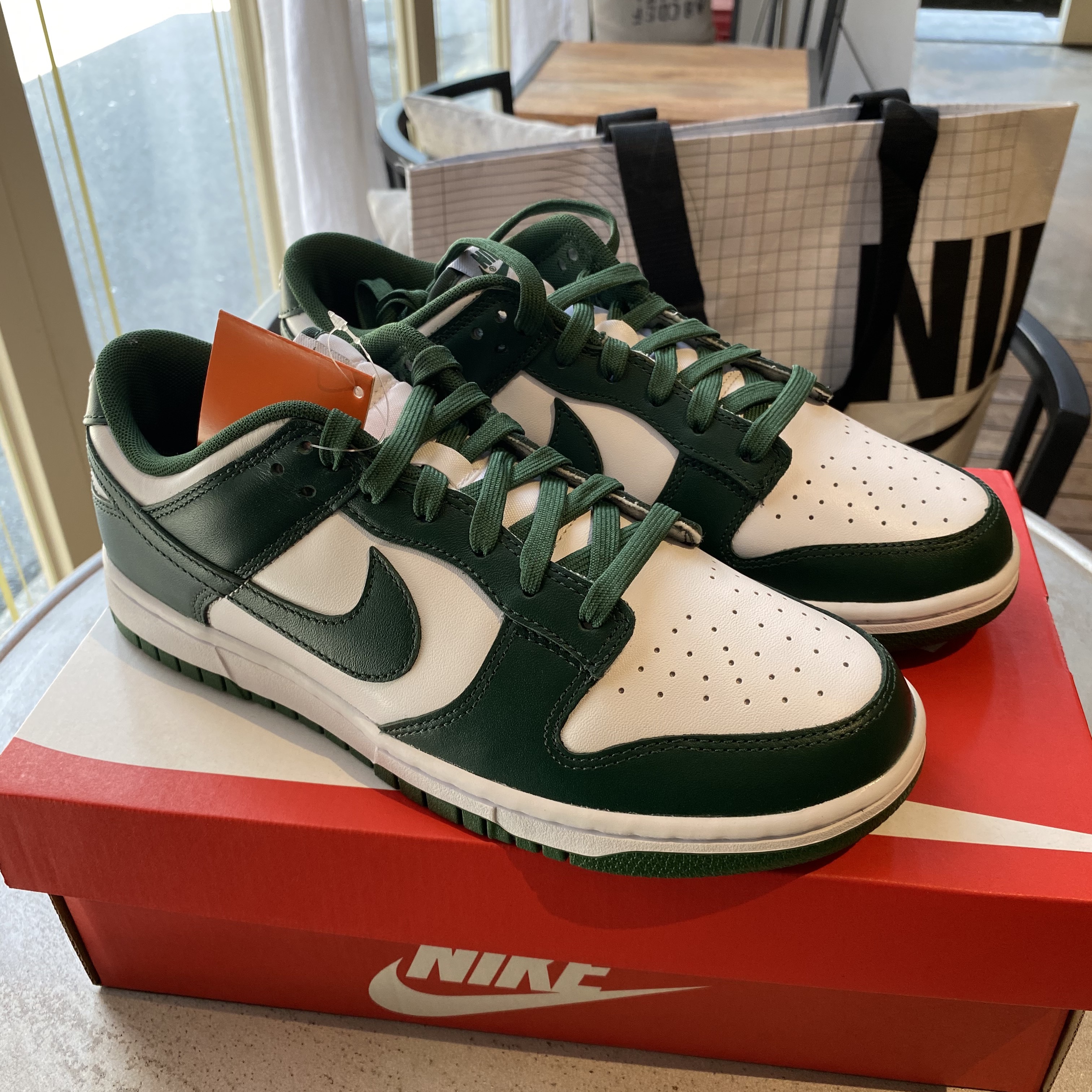 Nike Dunk Low Retro Varsity Green 착용 스타일