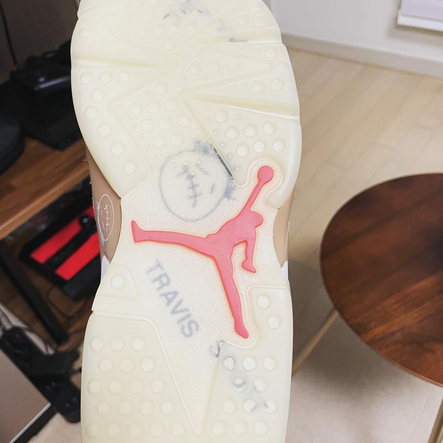 Jordan 6 x Travis Scott Retro SP British Khaki 착용 스타일 - 2