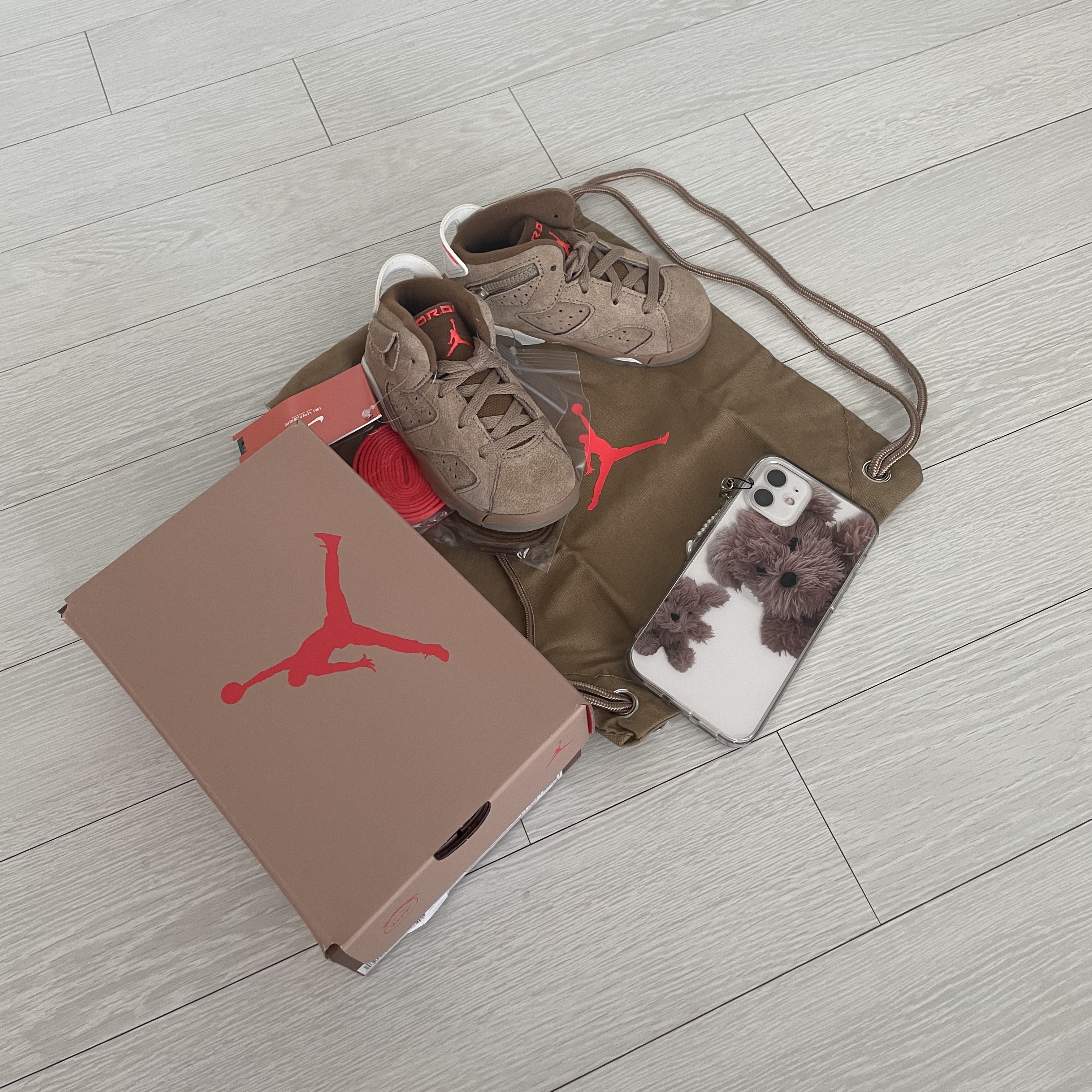 (TD) Jordan 6 x Travis Scott Retro SP British Khaki, Jordan 6 x Travis Scott Retro SP British Khaki 착용 스타일 - 1