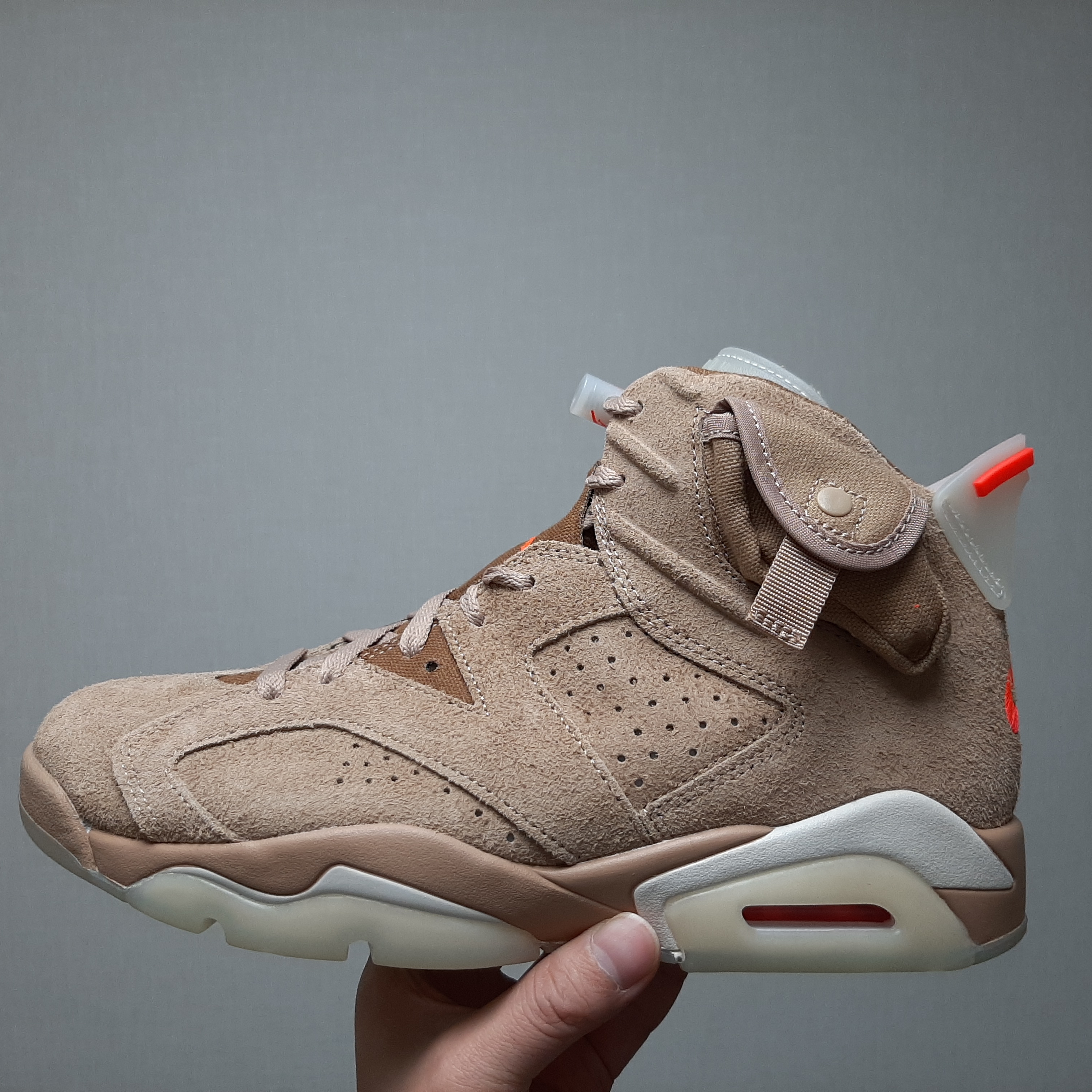 Jordan 6 x Travis Scott Retro SP British Khaki 착용 스타일 - 1