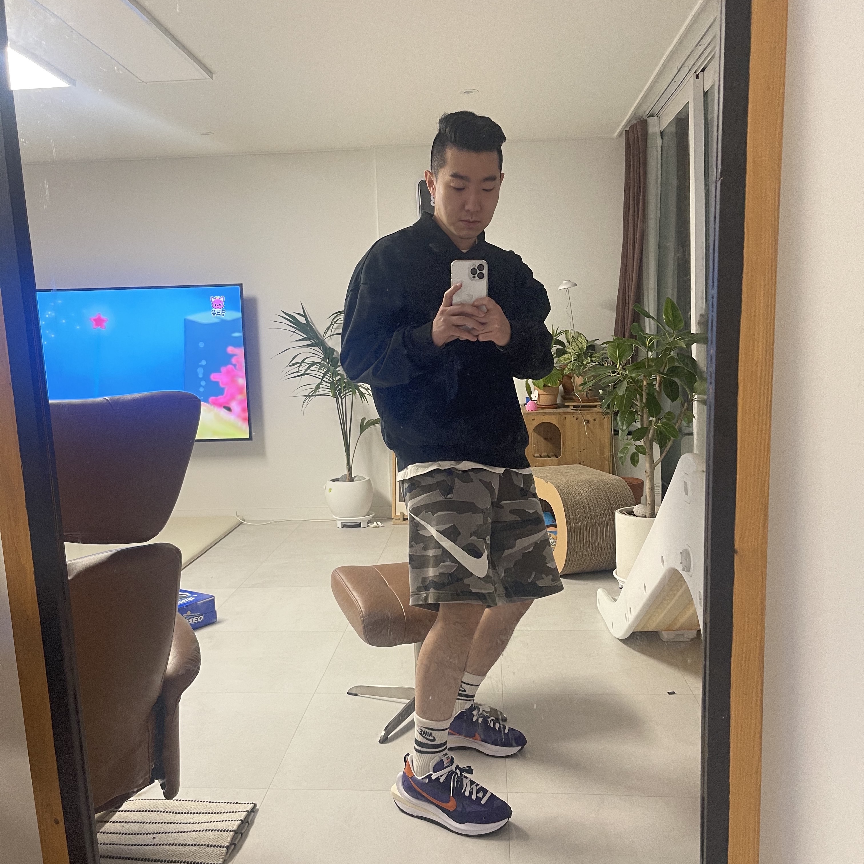 Nike x Sacai VaporWaffle Dark Iris 착용 스타일 - 2