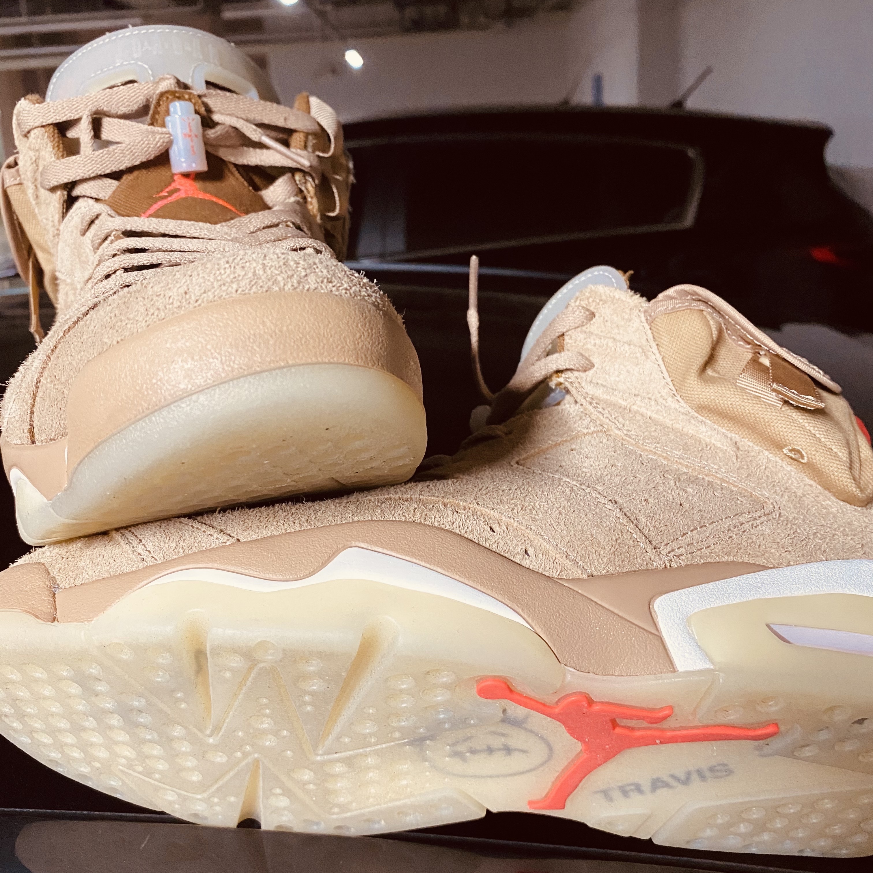 Jordan 6 x Travis Scott Retro SP British Khaki 착용 스타일 - 1
