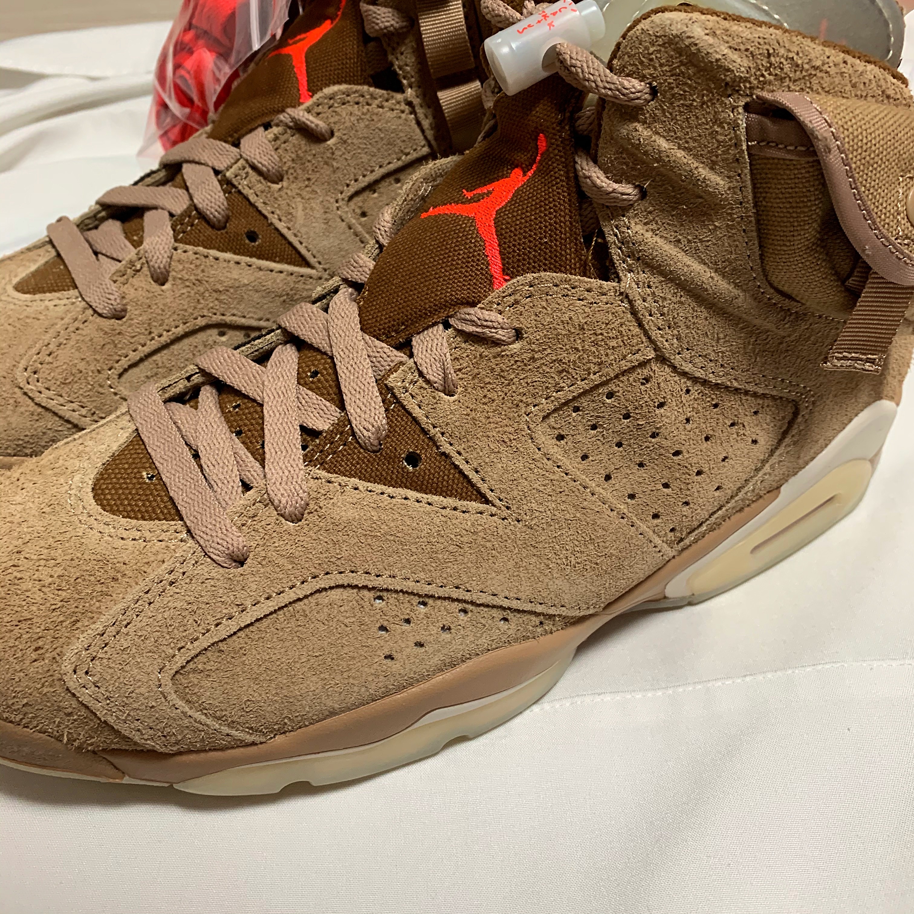 Jordan 6 x Travis Scott Retro SP British Khaki 착용 스타일