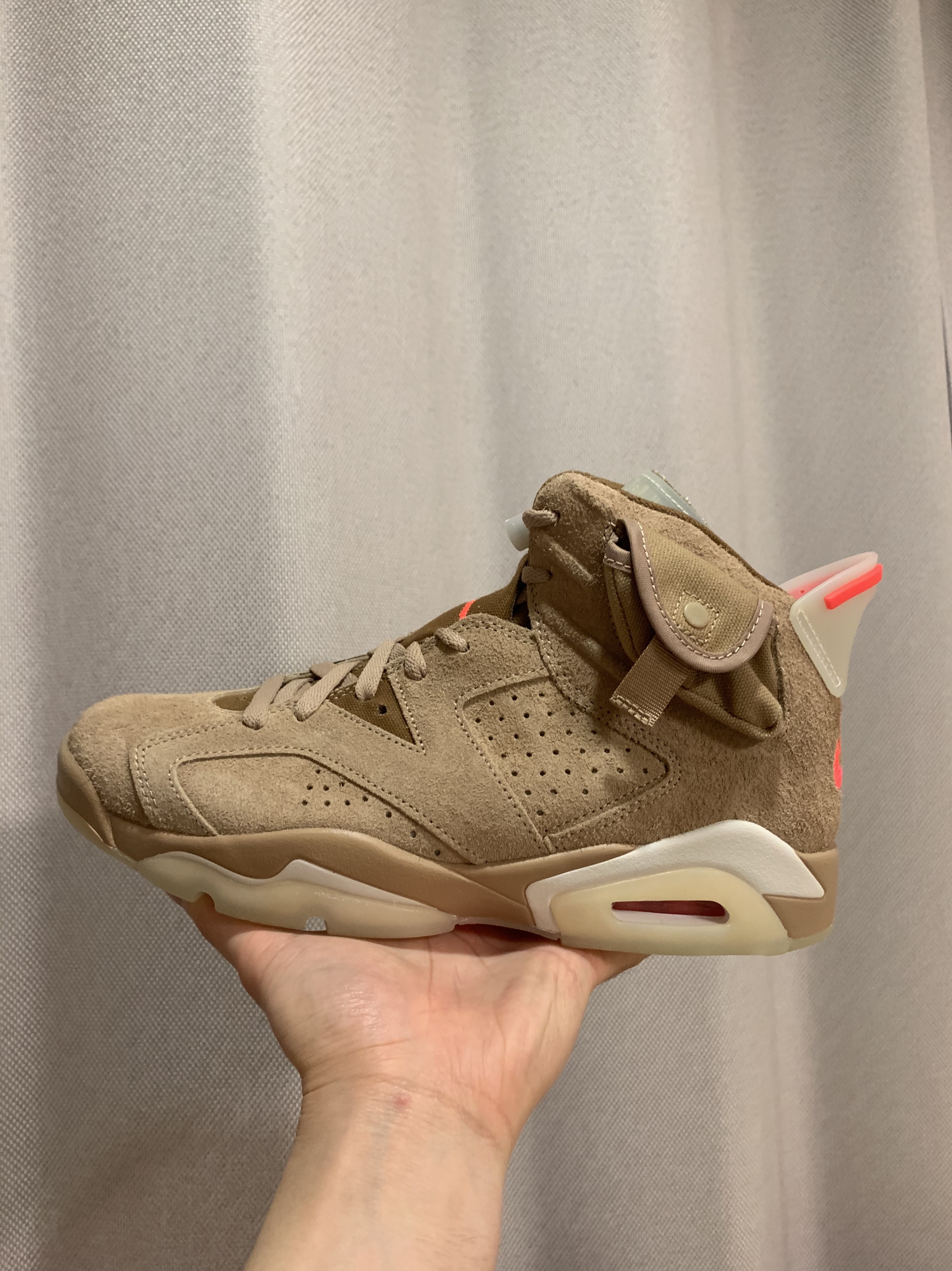 Jordan 6 x Travis Scott Retro SP British Khaki 착용 스타일