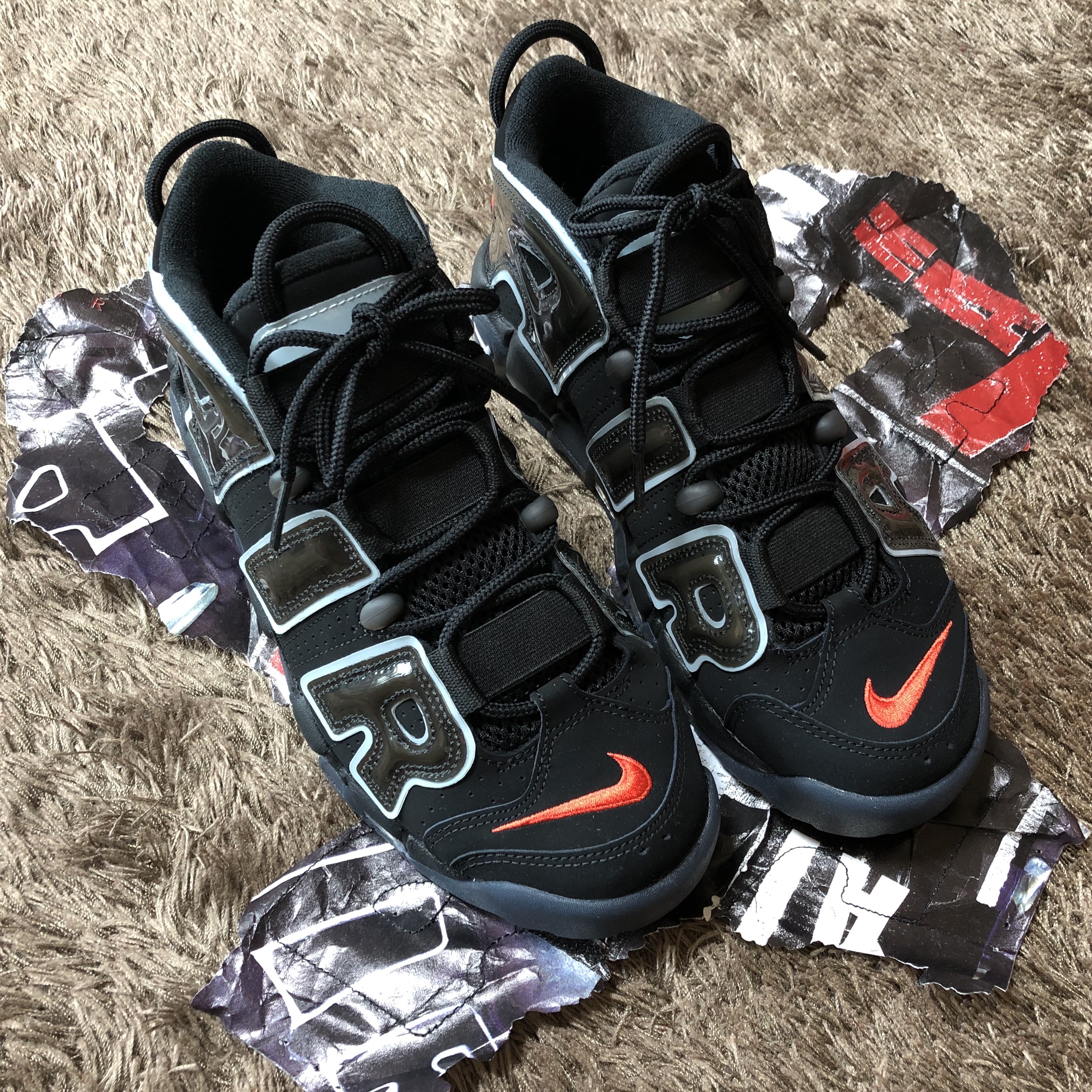 Nike Air More Uptempo 96 Maximum Volume 착용 스타일 - 2